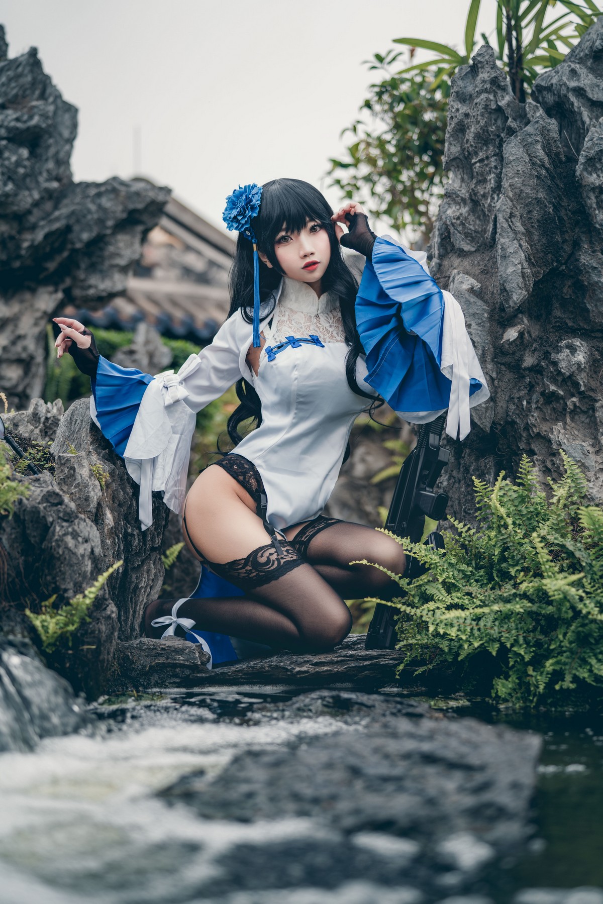 xgyw.top_白嫩美少女鬼畜瑶在不在玉玲珑主题性感白色上衣配黑色蕾丝吊袜极致魅惑写真30P