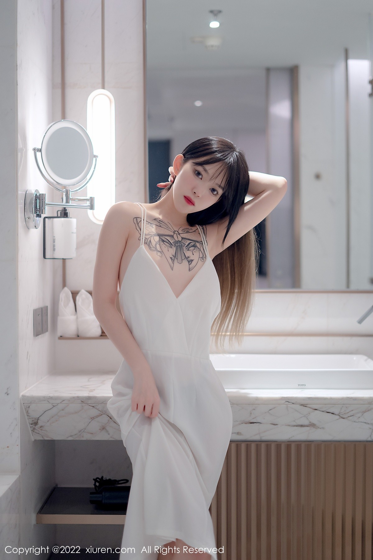 xgyw.top_XiuRen第4611期_模特奶瓶私房浴室白色轻透薄纱吊带长裙半撩秀美腿诱惑写真55P