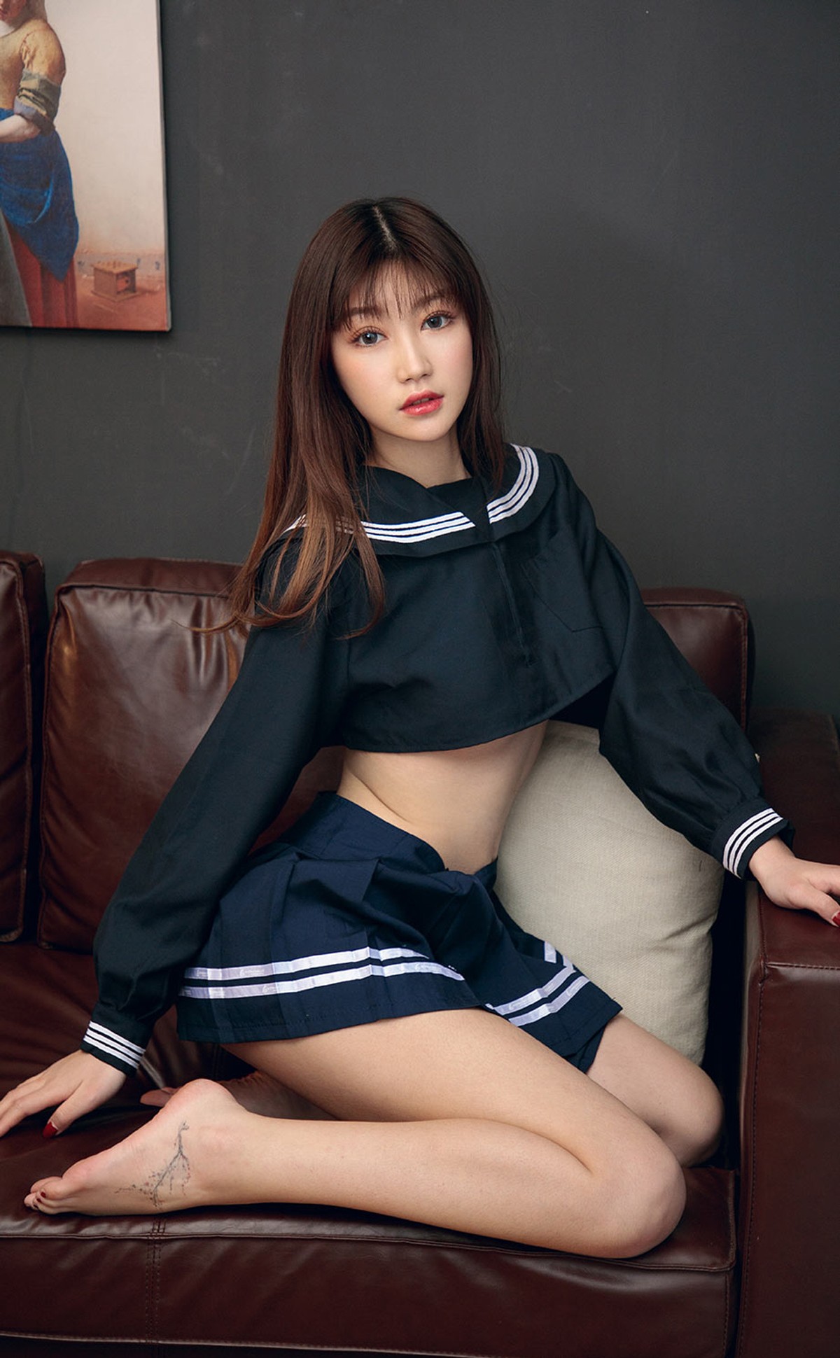 xgyw.top_[Ugirls爱尤物]No.2275_模特徐萱萱私房黑色半截服饰配超短黑裙秀完美身材诱惑写真35P