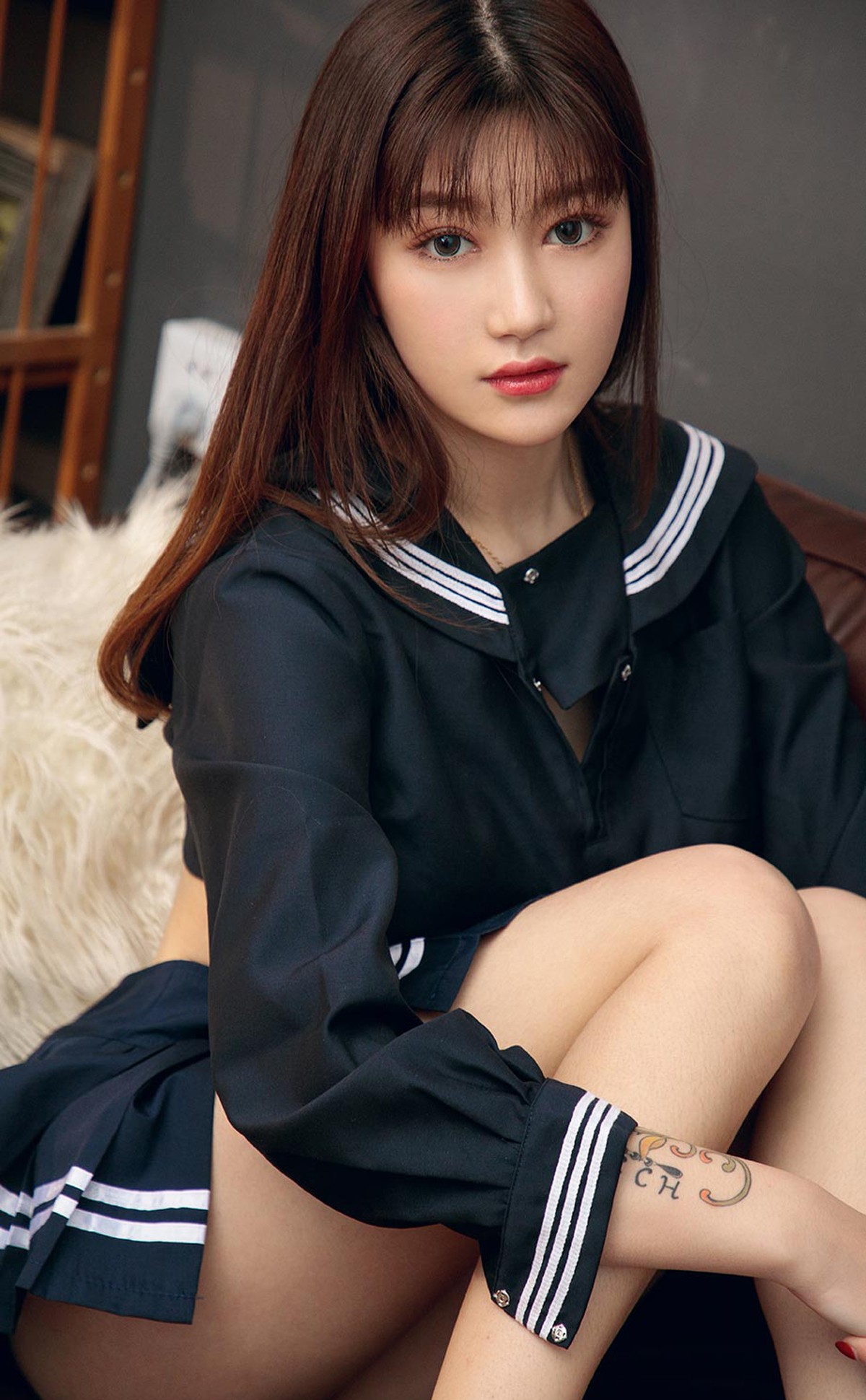 xgyw.top_[Ugirls爱尤物]No.2275_模特徐萱萱私房黑色半截服饰配超短黑裙秀完美身材诱惑写真35P