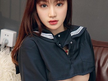 [Ugirls爱极品]No.2275_车模徐萱萱私人黑色半截服饰配超短黑裙秀完美身材骚扰写真35P