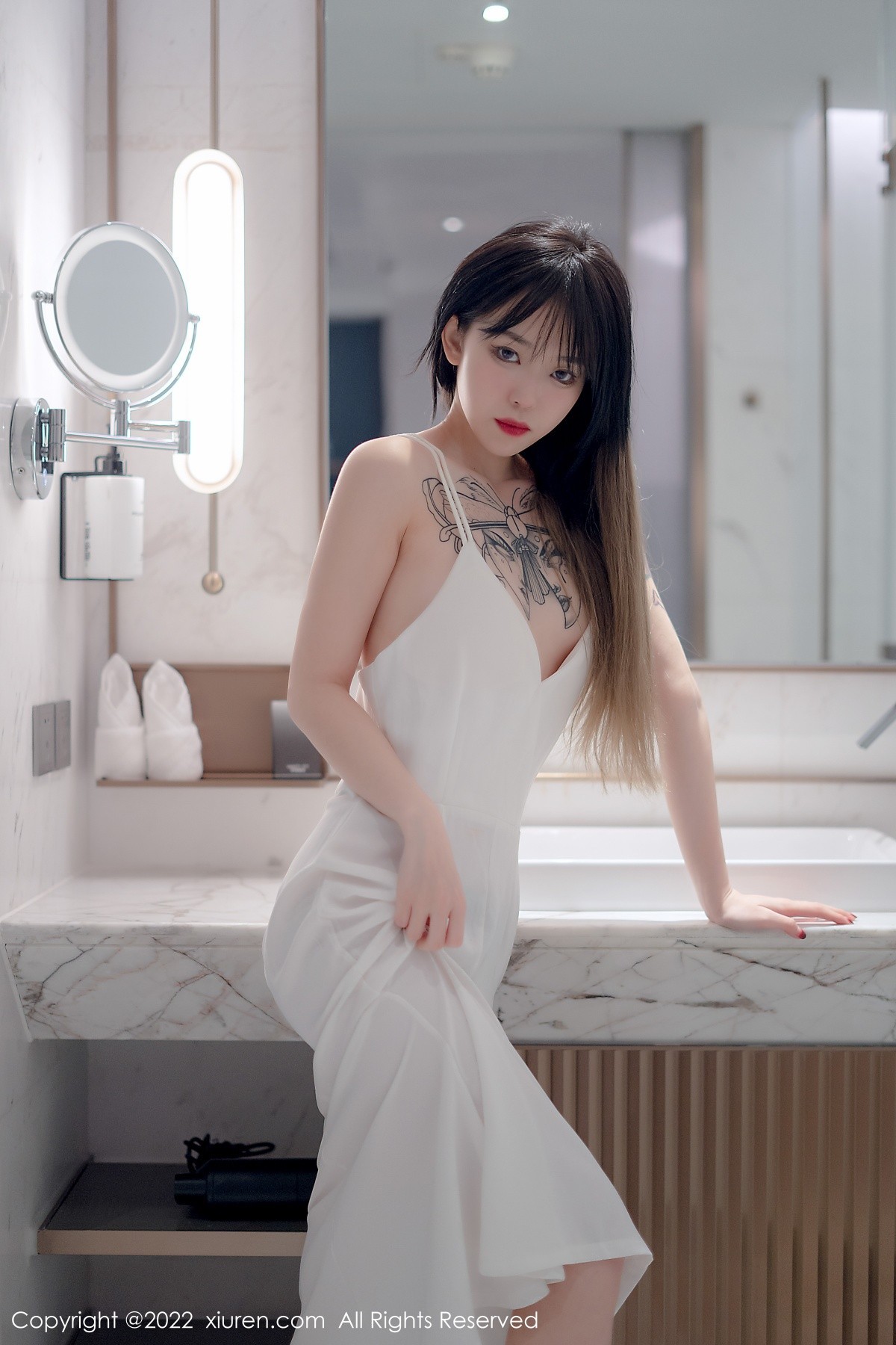 xgyw.top_XiuRen第4611期_模特奶瓶私房浴室白色轻透薄纱吊带长裙半撩秀美腿诱惑写真55P