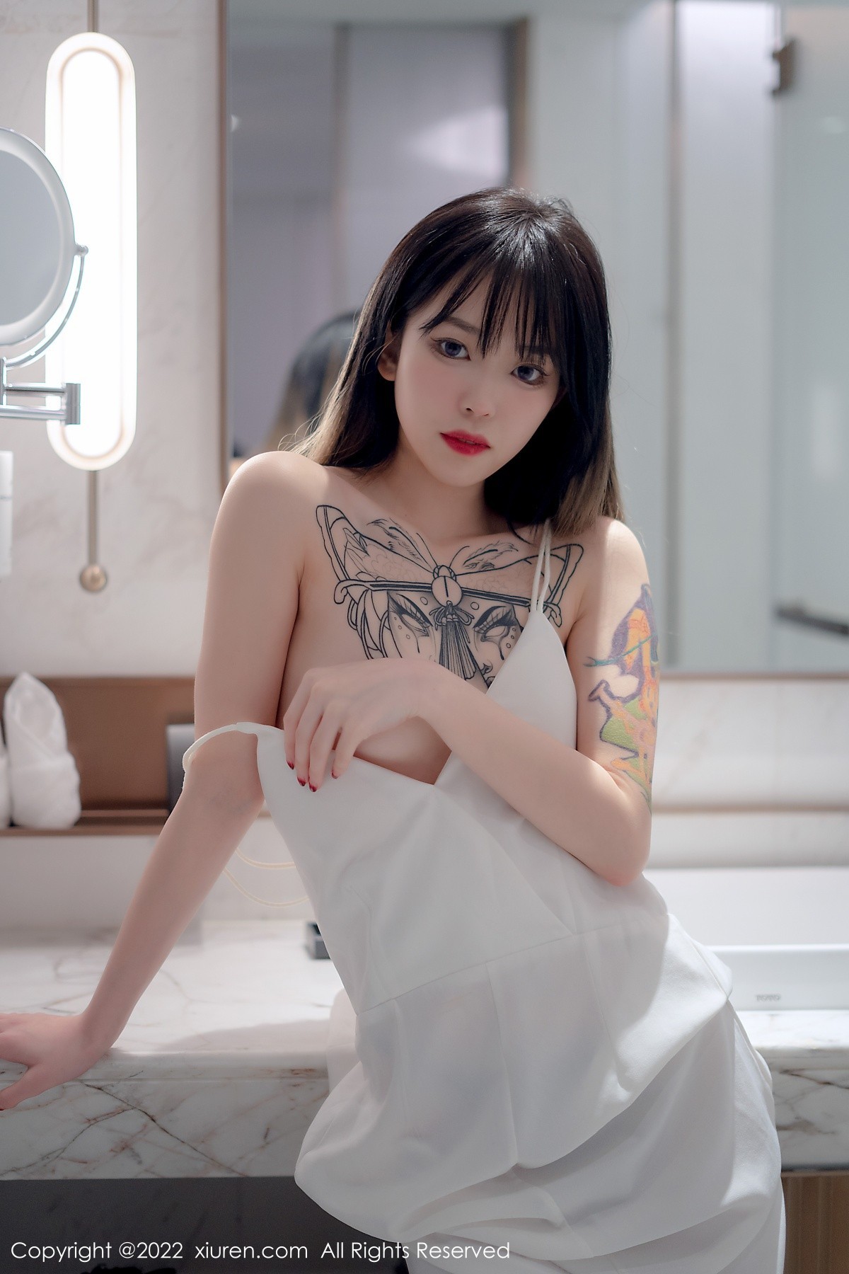 xgyw.top_XiuRen第4611期_模特奶瓶私房浴室白色轻透薄纱吊带长裙半撩秀美腿诱惑写真55P