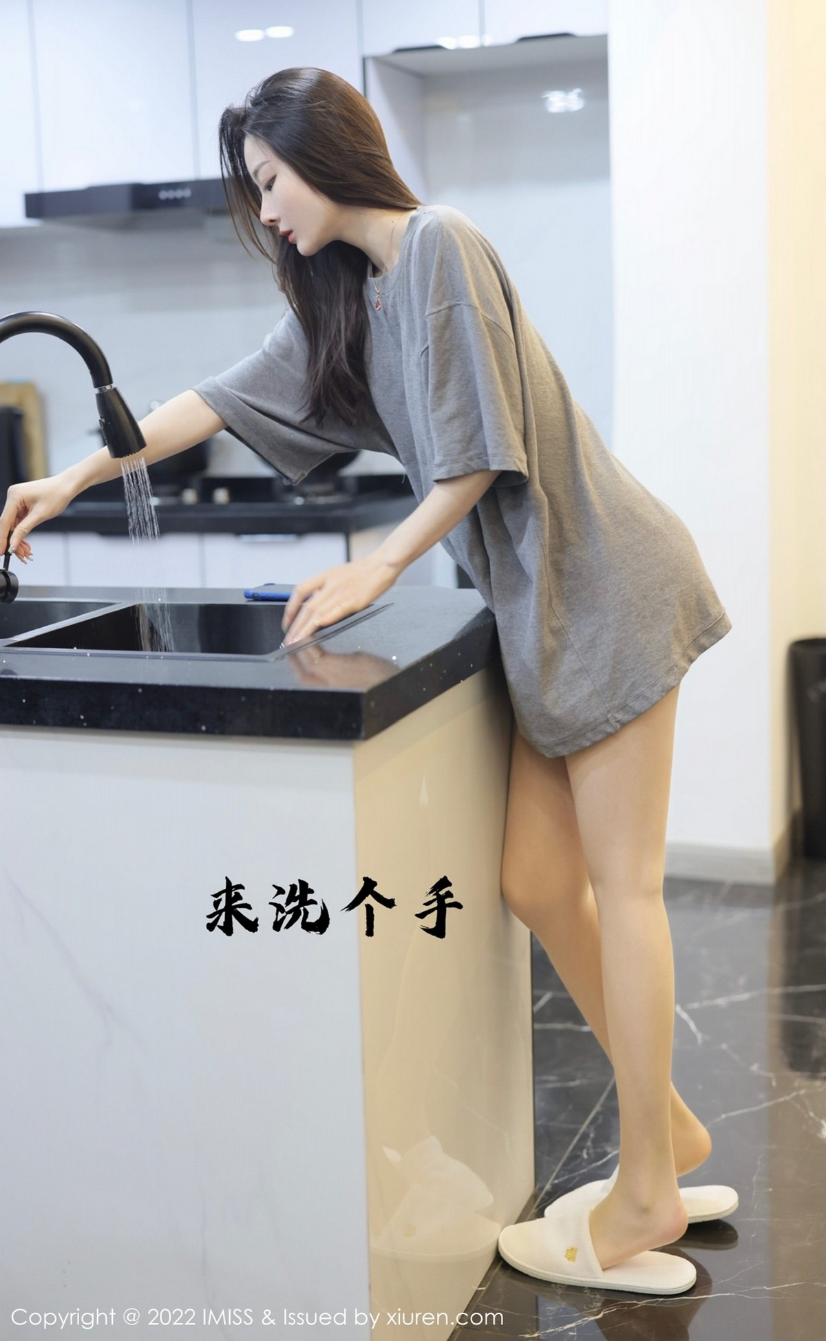xgyw.top_[IMISS爱蜜社]Vol.667_模特逗逗doudou剧情主题休闲灰色上衣配肉丝裤袜撩人诱惑写真36P
