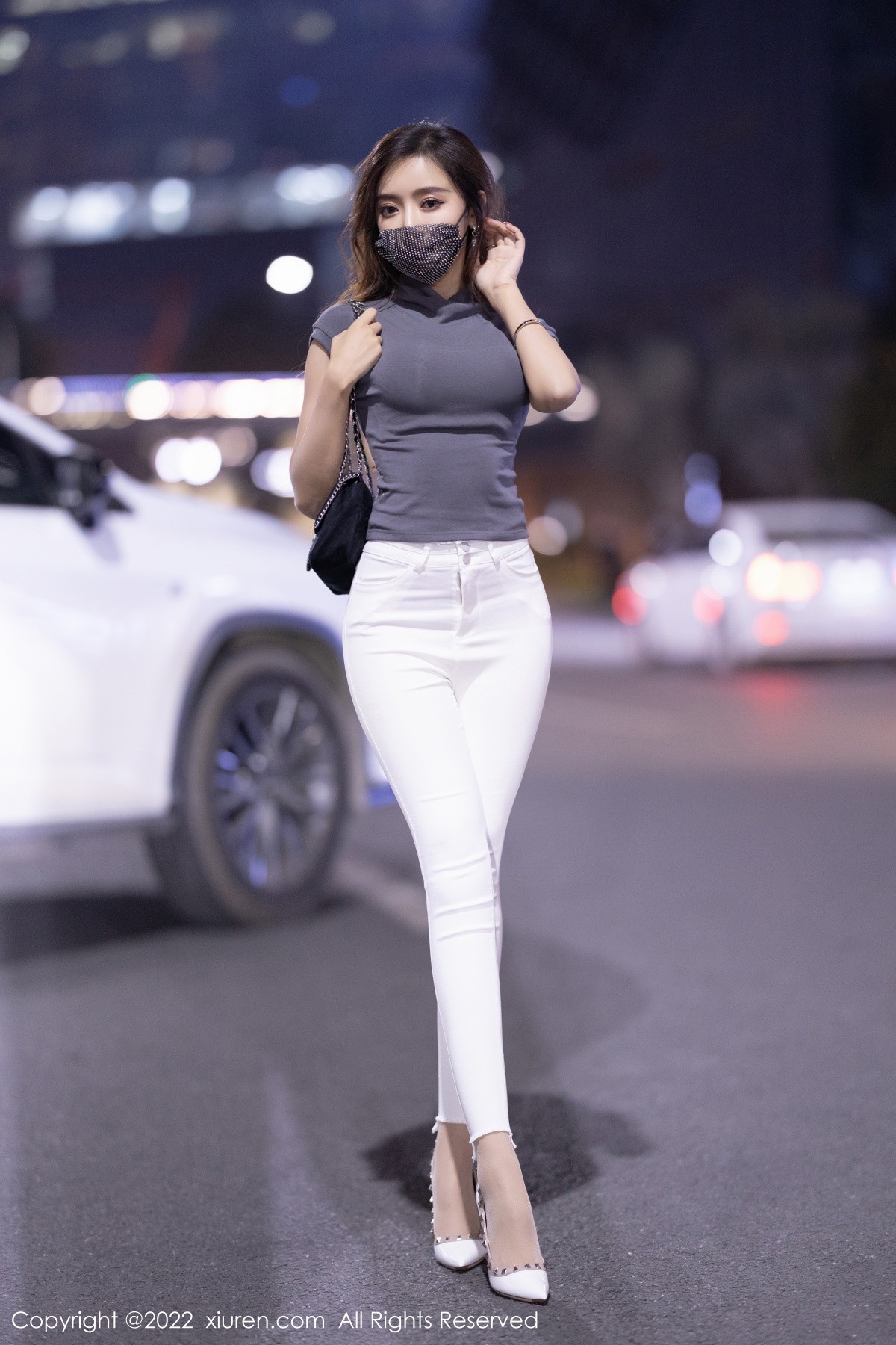 xgyw.top_XiuRen第4621期_女神王馨瑶yanni深灰色收身上衣配白色长裤秀完美身材诱惑写真72P