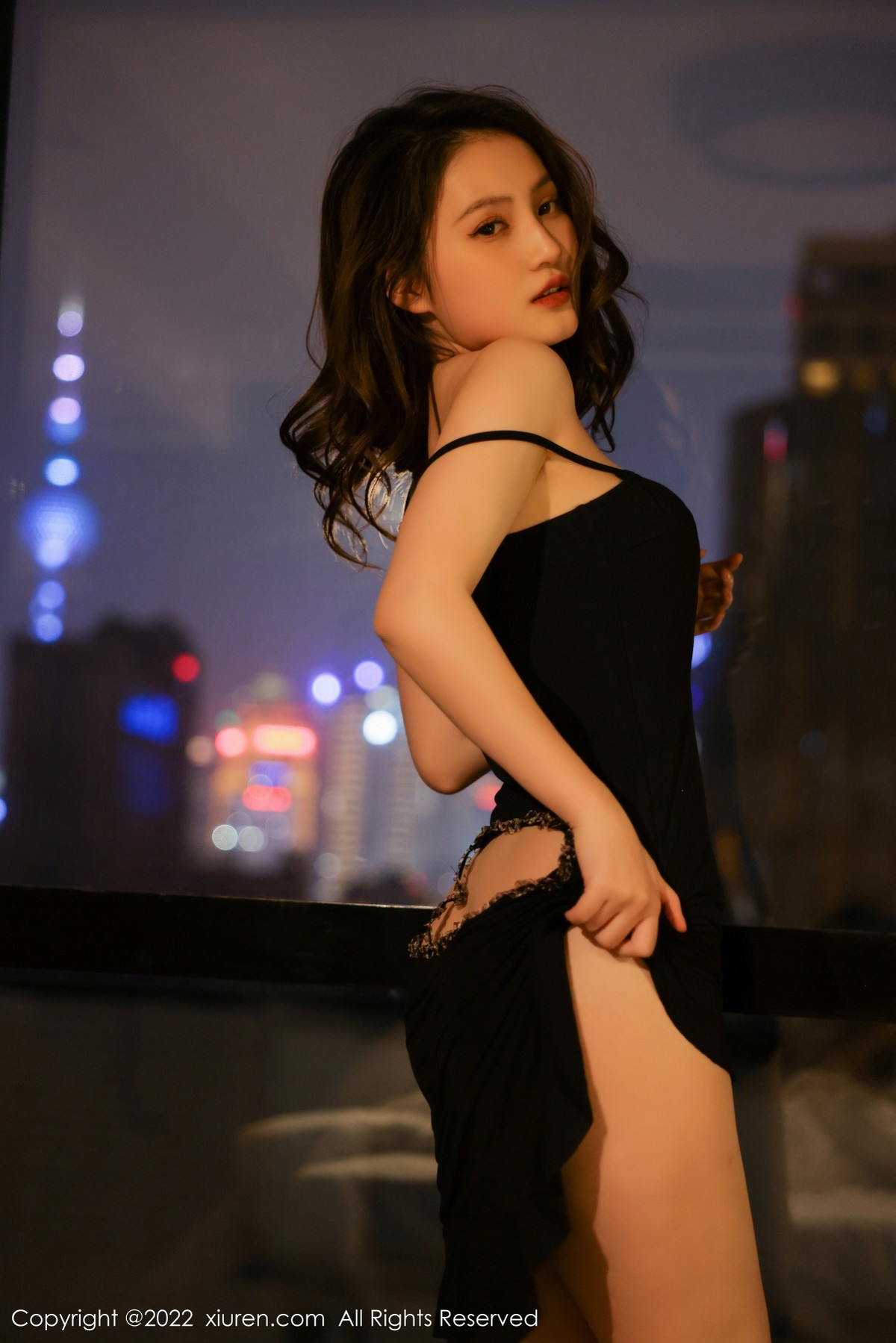xgyw.top_XiuRen第4618期_模特你的兔妹妹性感黑色连衣裙秀完美身材浑圆翘臀诱惑写真60P