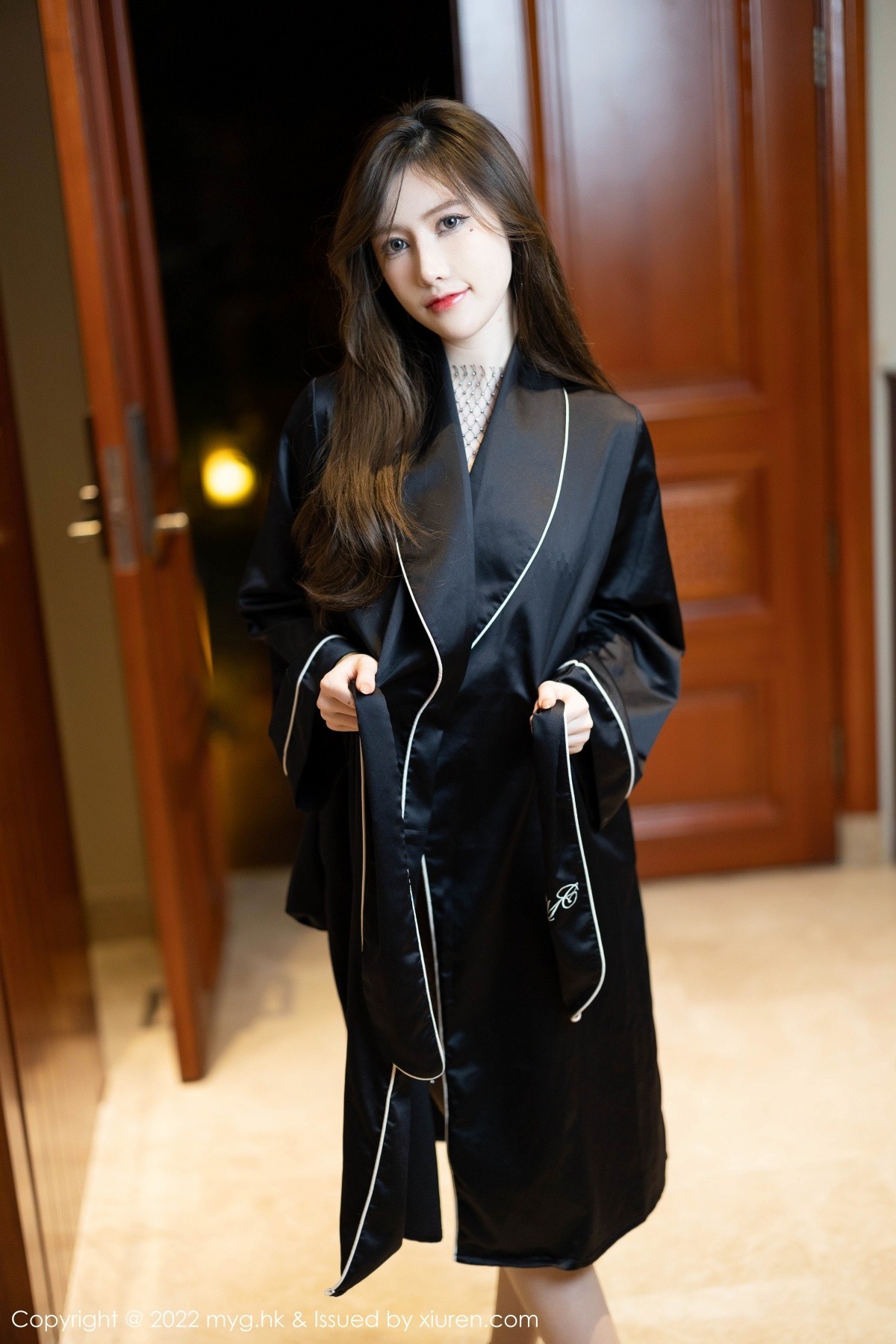 xgyw.top_[MyGirl美媛馆]Vol.628_模特美桃酱珠三角旅拍私房脱睡袍露黑色蕾丝内衣撩人诱惑写真57P