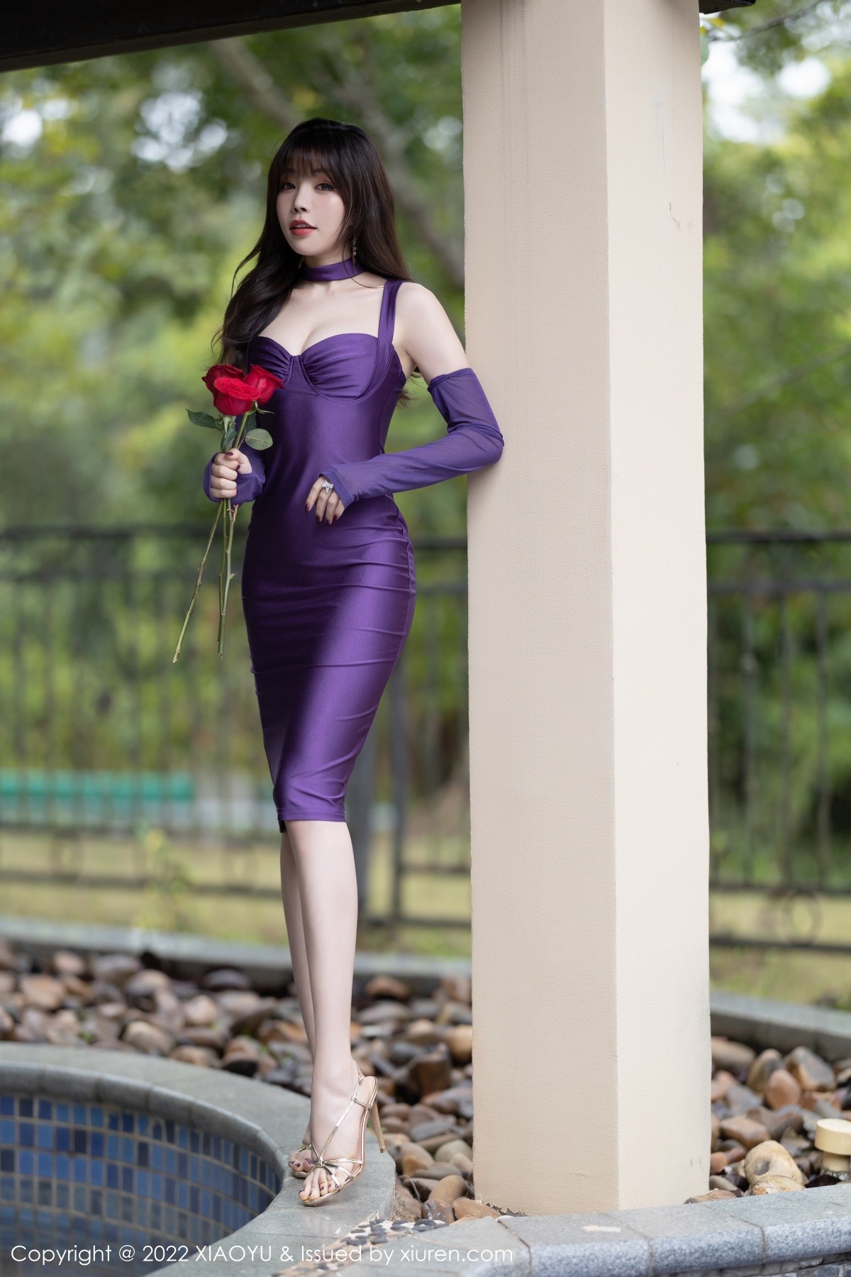 xgyw.top_[XiaoYu画语界]Vol.720_女神芝芝Booty惠州旅拍户外温泉紫色连衣裙配肉丝裤袜诱惑写真76P