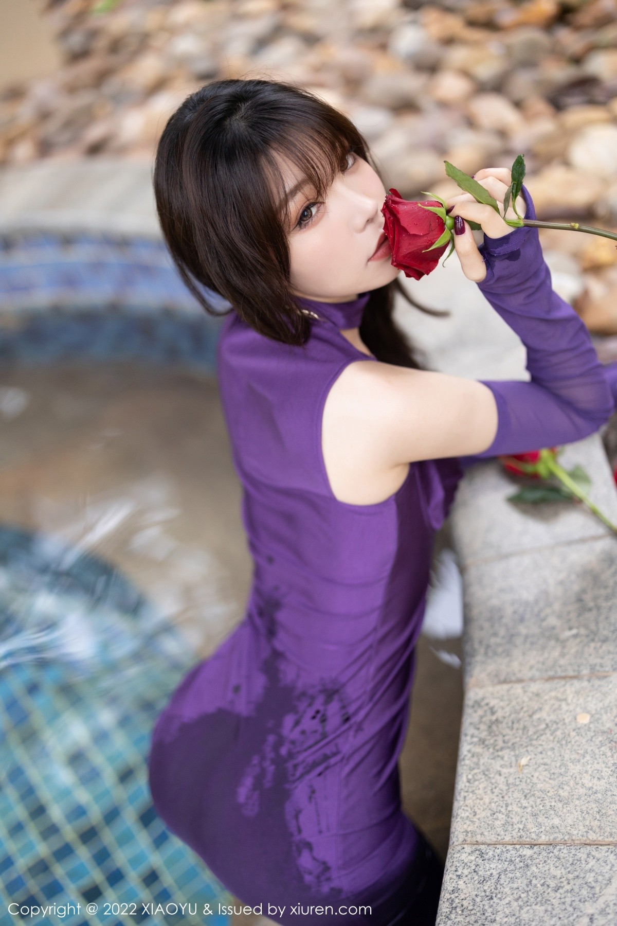 xgyw.top_[XiaoYu画语界]Vol.720_女神芝芝Booty惠州旅拍户外温泉紫色连衣裙配肉丝裤袜诱惑写真76P