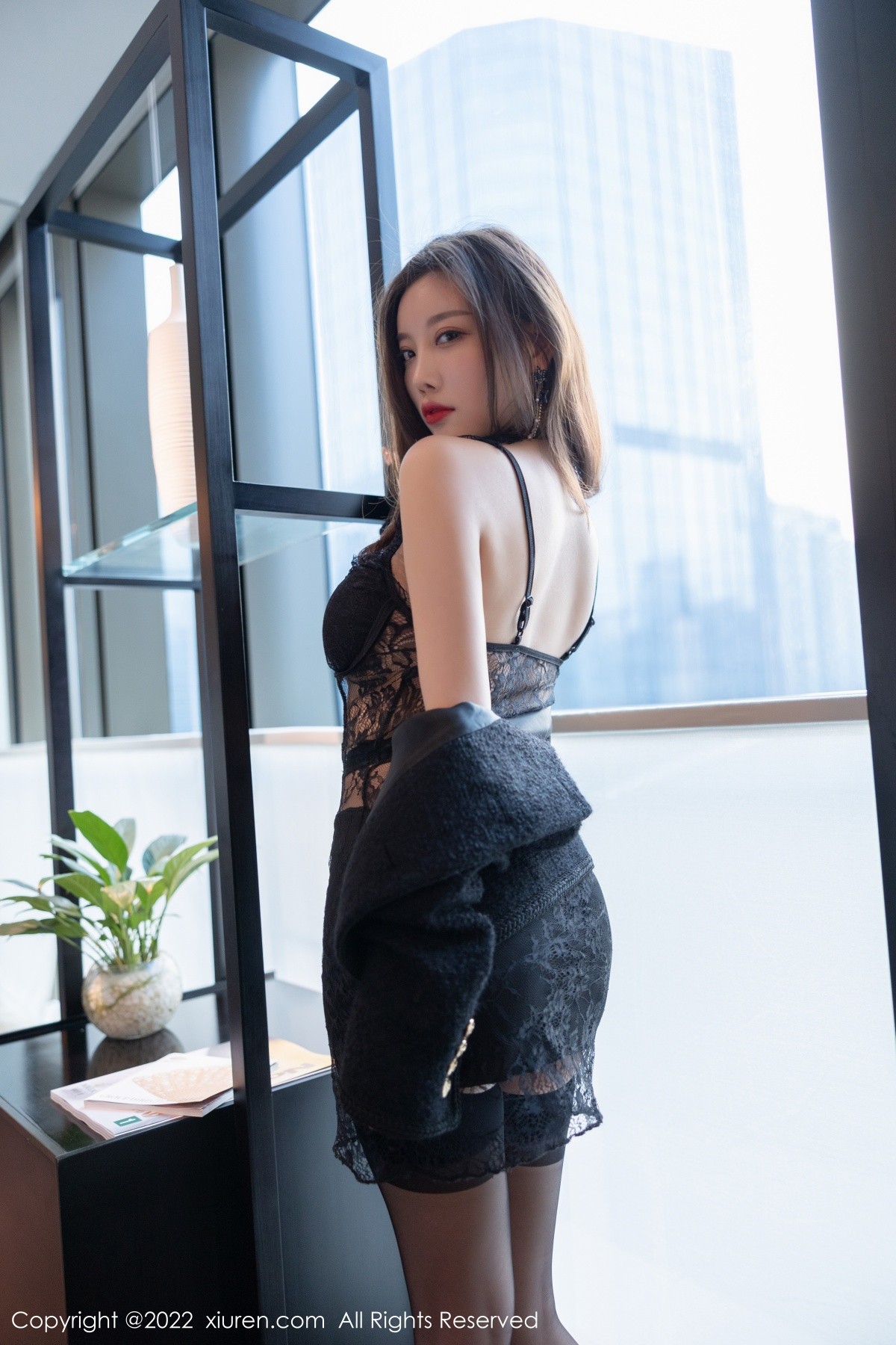 xgyw.top_XiuRen第4615期_女神杨晨晨Yome私房脱黑色服饰露蕾丝情趣内衣极致诱惑写真77P