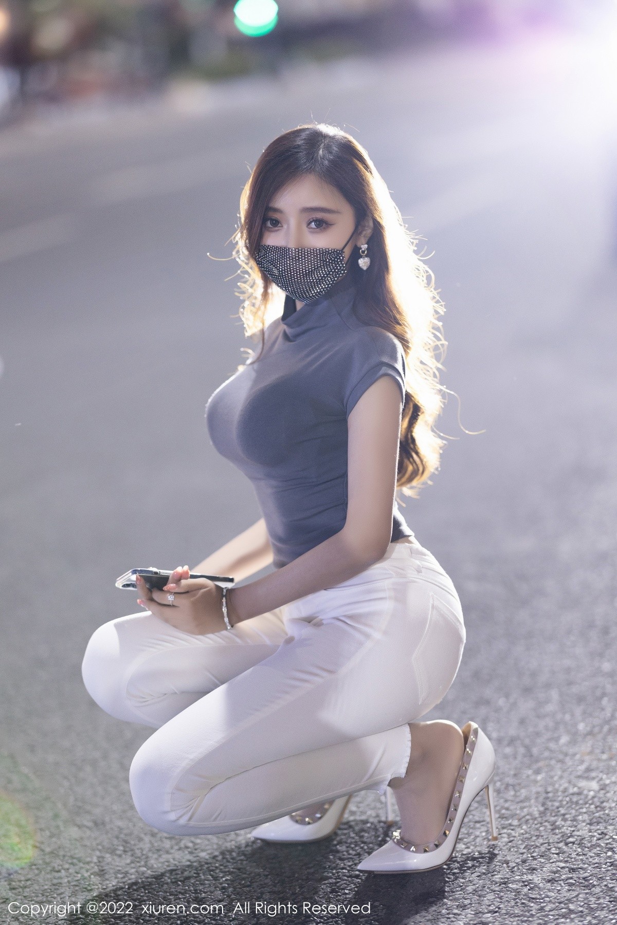 xgyw.top_XiuRen第4621期_女神王馨瑶yanni深灰色收身上衣配白色长裤秀完美身材诱惑写真72P