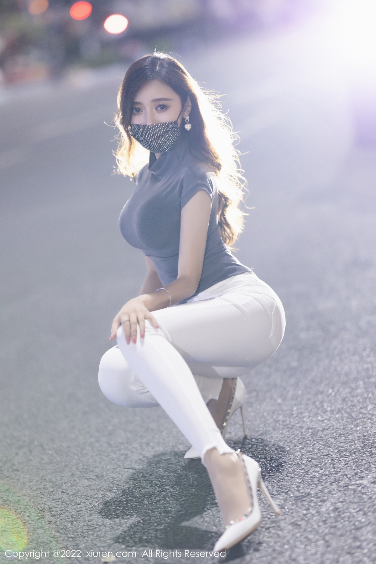 xgyw.top_XiuRen第4621期_女神王馨瑶yanni深灰色收身上衣配白色长裤秀完美身材诱惑写真72P