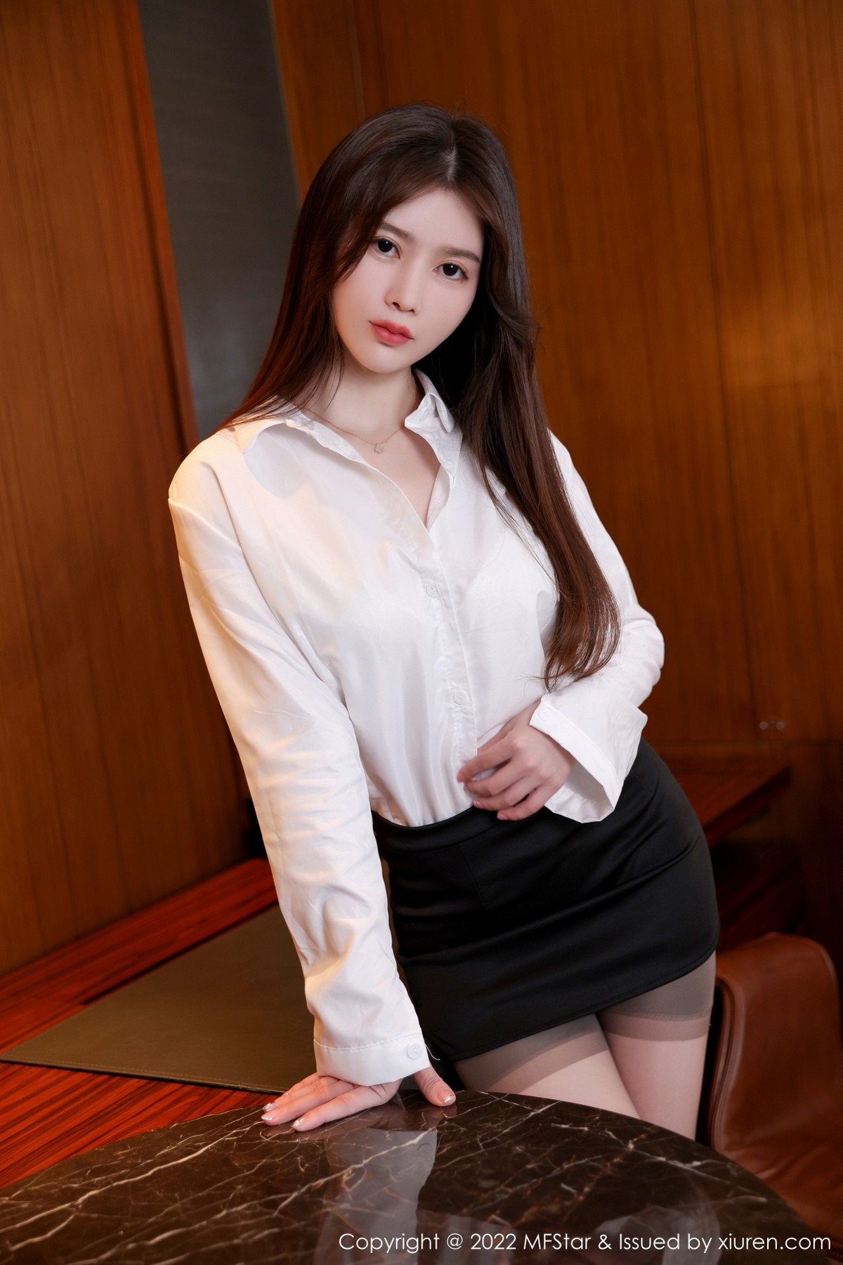 xgyw.top_[MFStar模范学院]Vol.551_模特吴雪瑶私房白衬衣配黑短裙露蕾丝内衣灰色丝袜诱惑写真54P