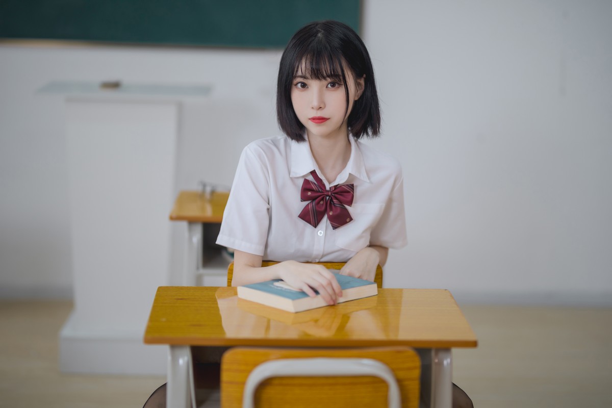 xgyw.top_网络美女许岚LAN教室JK黑丝主题性感黑短裙下超薄黑丝裤袜秀美腿迷人写真40P