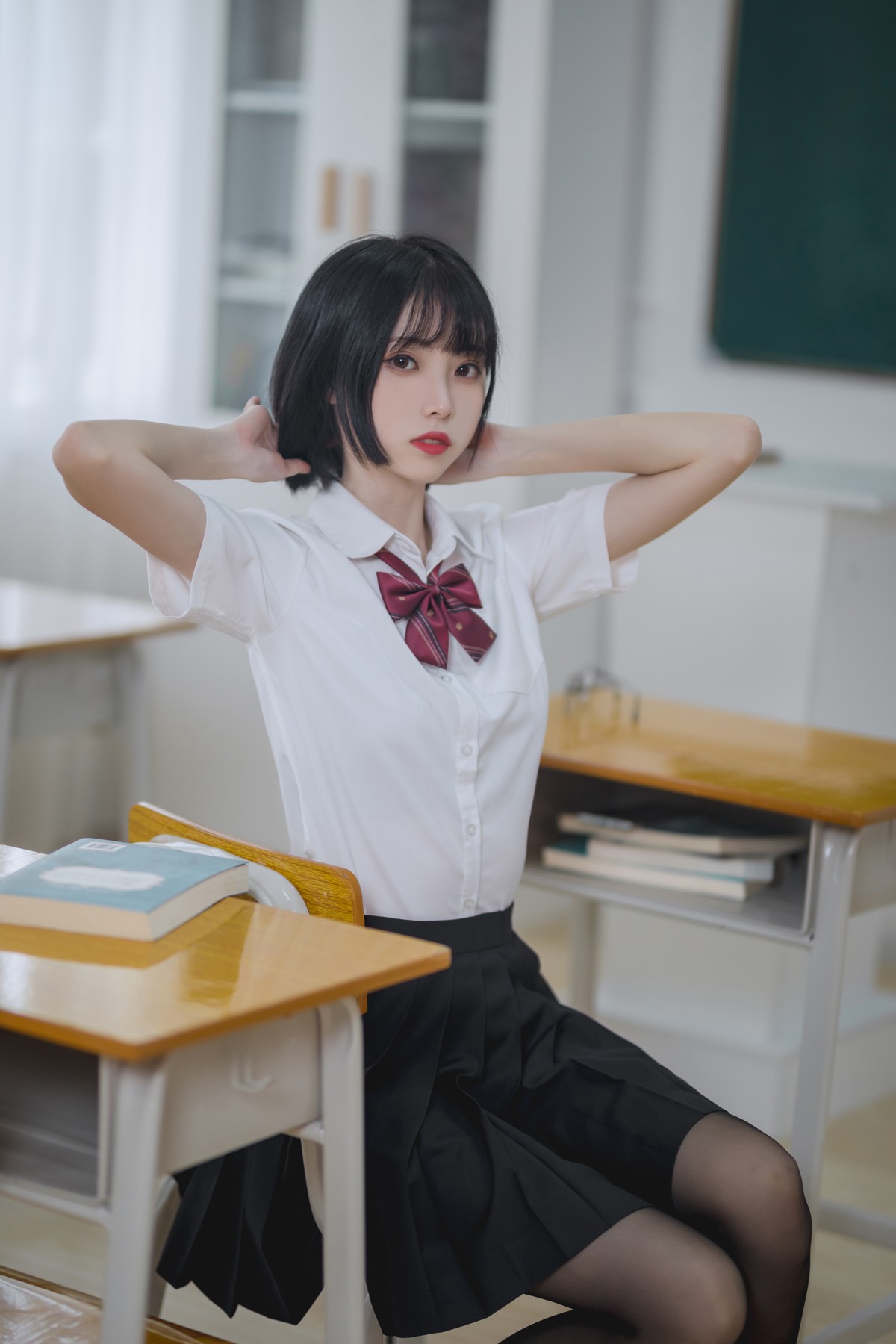 xgyw.top_网络美女许岚LAN教室JK黑丝主题性感黑短裙下超薄黑丝裤袜秀美腿迷人写真40P