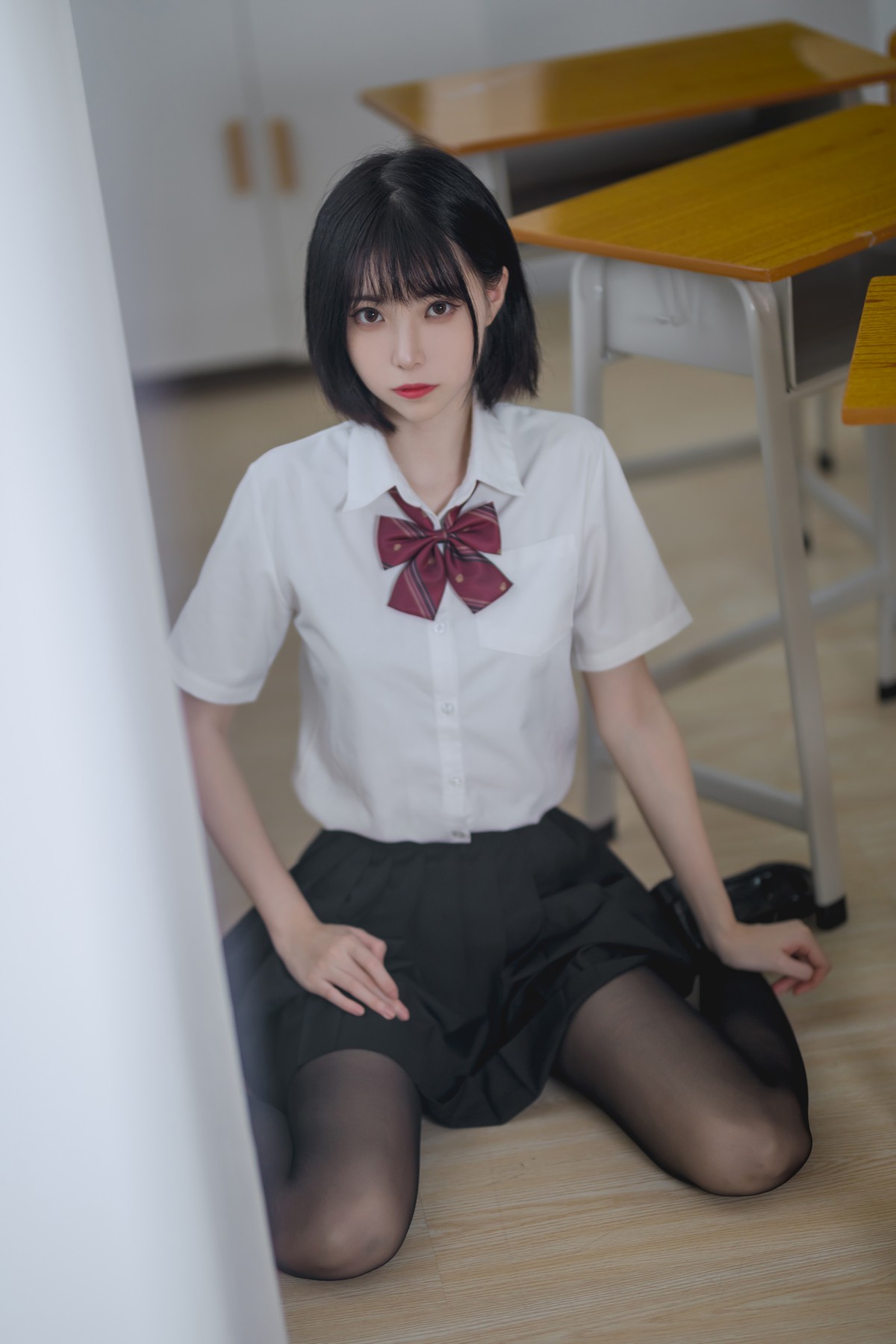 xgyw.top_网络美女许岚LAN教室JK黑丝主题性感黑短裙下超薄黑丝裤袜秀美腿迷人写真40P