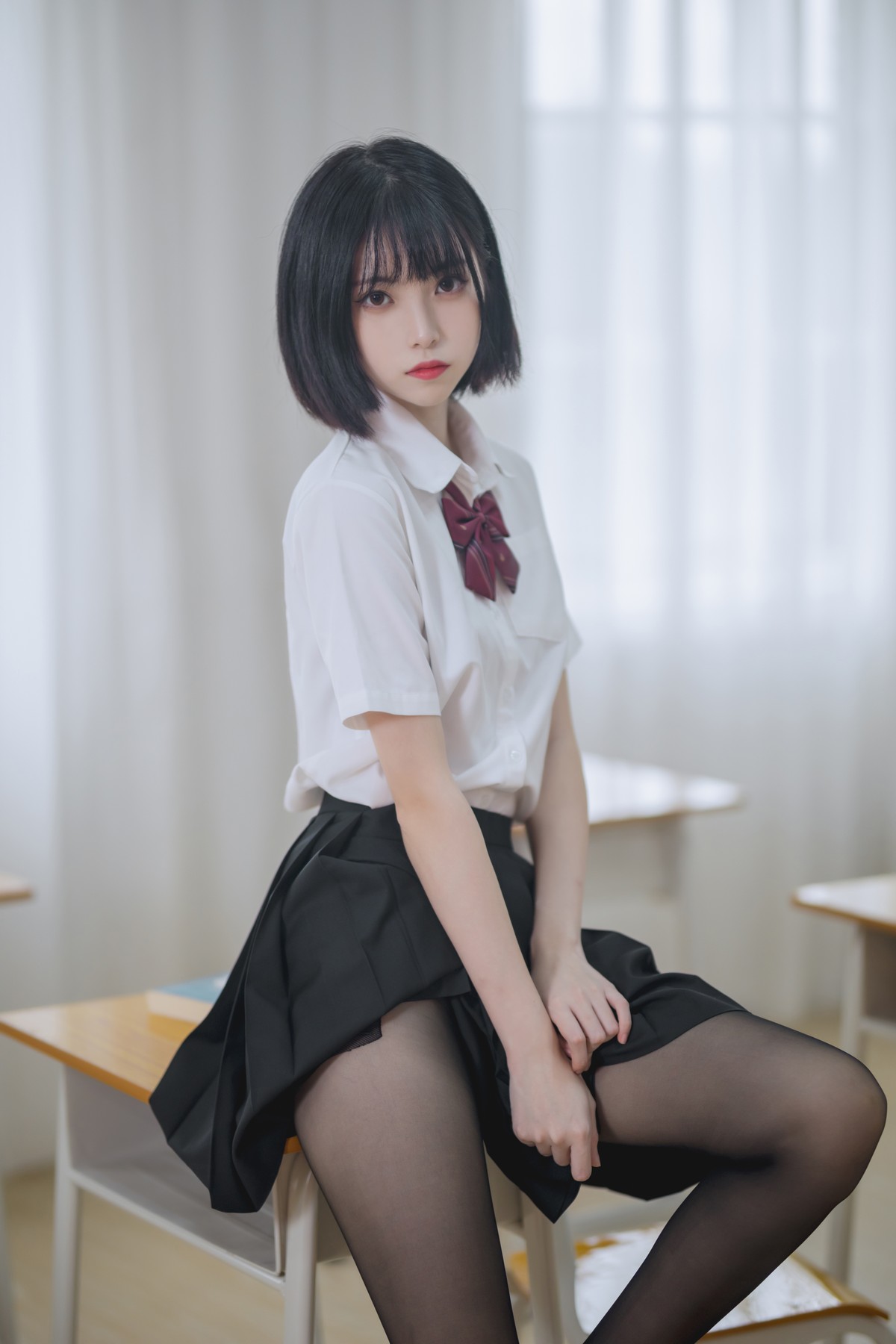 xgyw.top_网络美女许岚LAN教室JK黑丝主题性感黑短裙下超薄黑丝裤袜秀美腿迷人写真40P