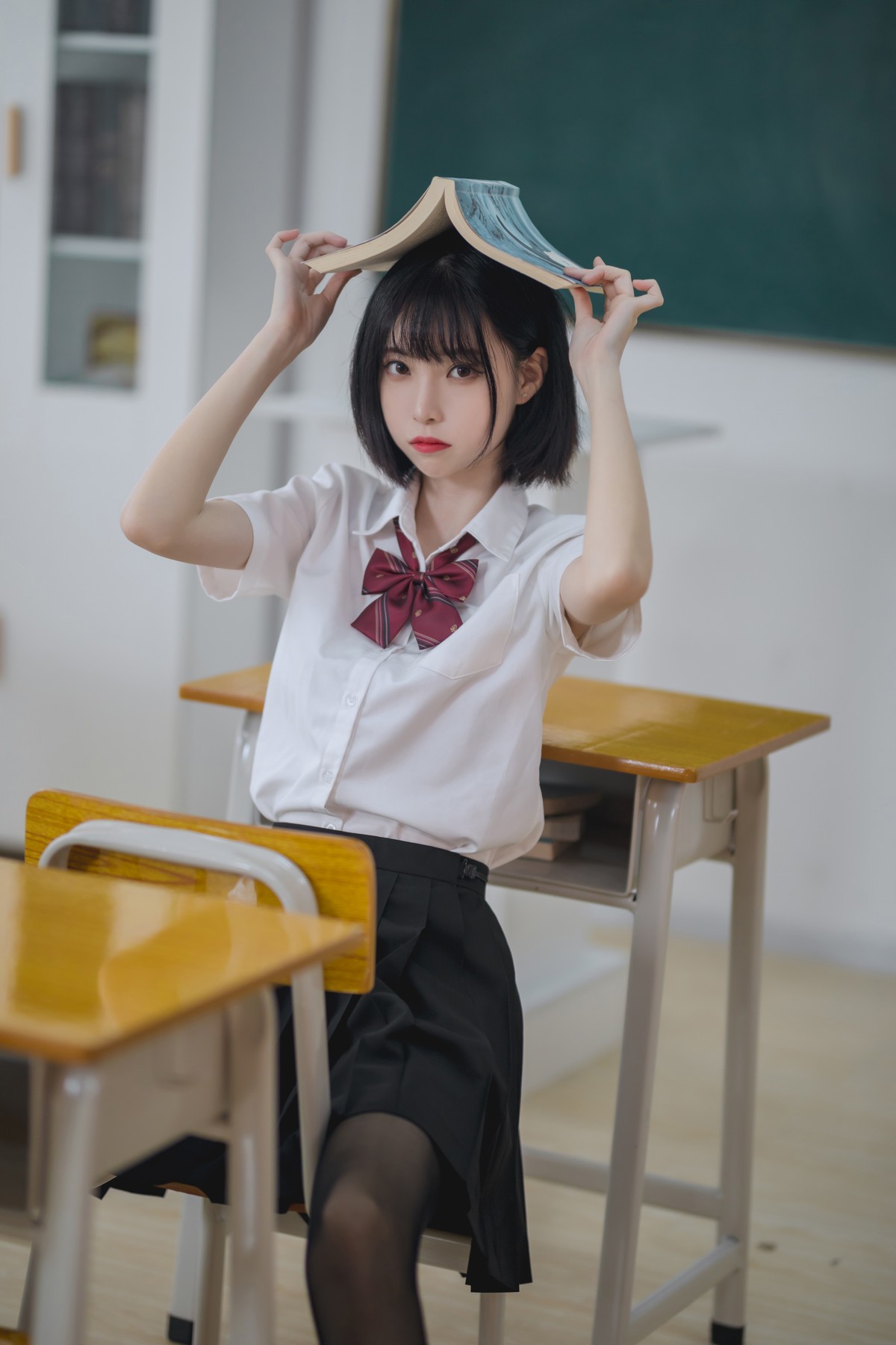 xgyw.top_网络美女许岚LAN教室JK黑丝主题性感黑短裙下超薄黑丝裤袜秀美腿迷人写真40P