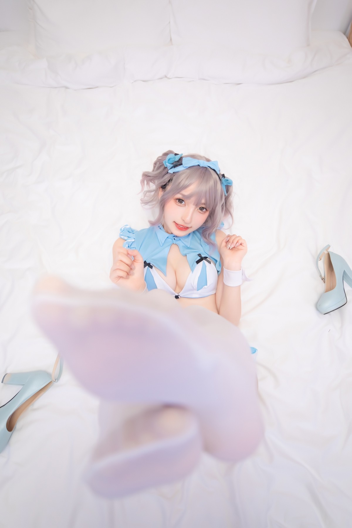 xgyw.top_萝莉美女神楽坂真冬蓝调女仆主题私房性感女仆装配白丝袜秀完美身材诱惑写真75P