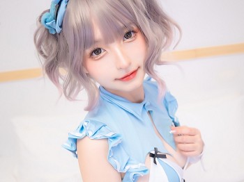 小妹美校花楽坂真冬蓝调女佣主题私人性感女佣装配白丝袜秀完美身材骚扰写真75P