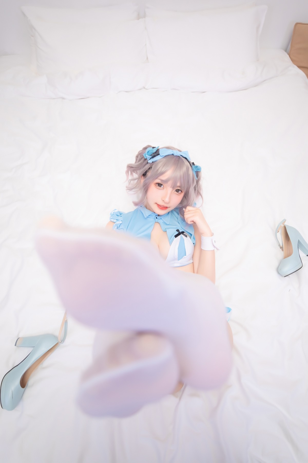 xgyw.top_萝莉美女神楽坂真冬蓝调女仆主题私房性感女仆装配白丝袜秀完美身材诱惑写真75P