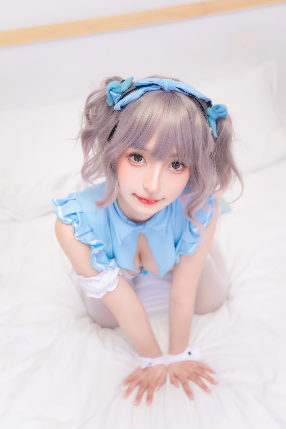 xgyw.top_萝莉美女神楽坂真冬蓝调女仆主题私房性感女仆装配白丝袜秀完美身材诱惑写真75P