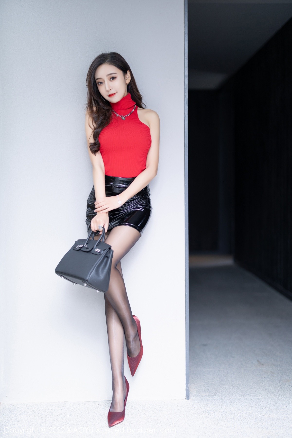 xgyw.top_[XiaoYu画语界]Vol.723_女神王馨瑶yanni惠州旅拍性感红色毛衣配开档黑丝极致魅惑写真77P
