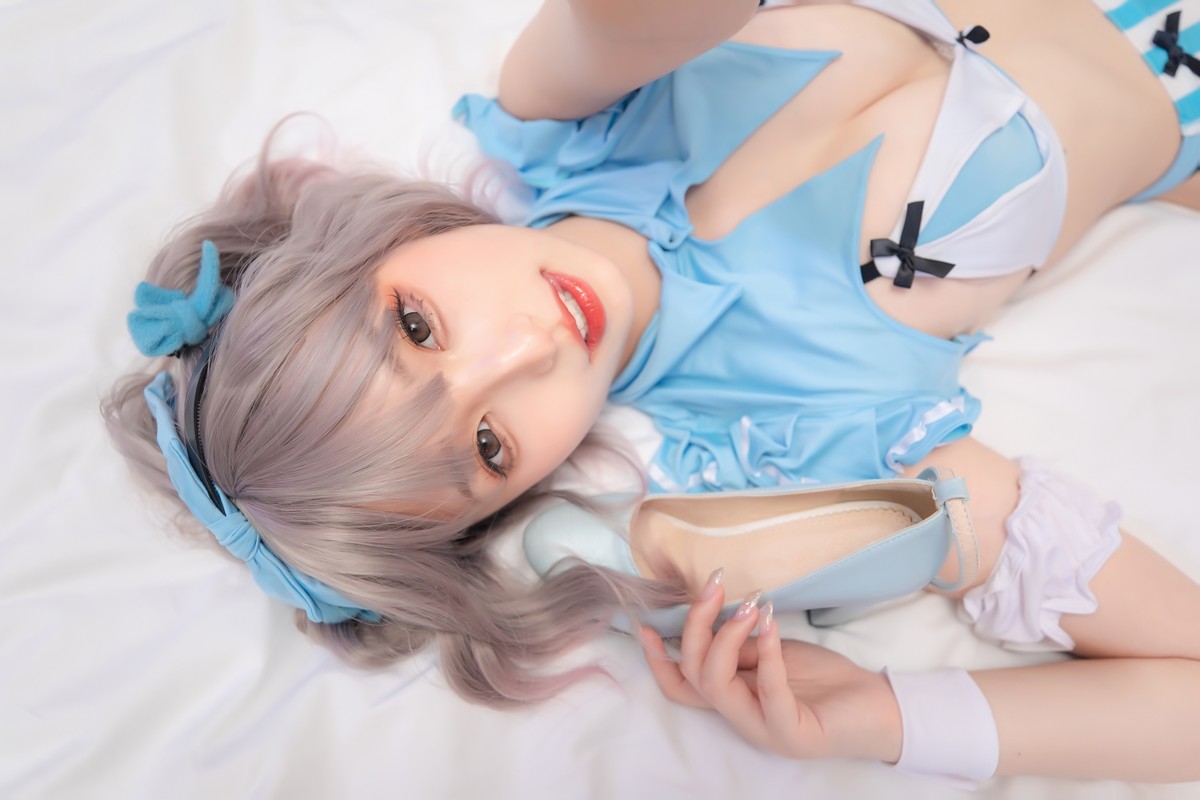 xgyw.top_萝莉美女神楽坂真冬蓝调女仆主题私房性感女仆装配白丝袜秀完美身材诱惑写真75P