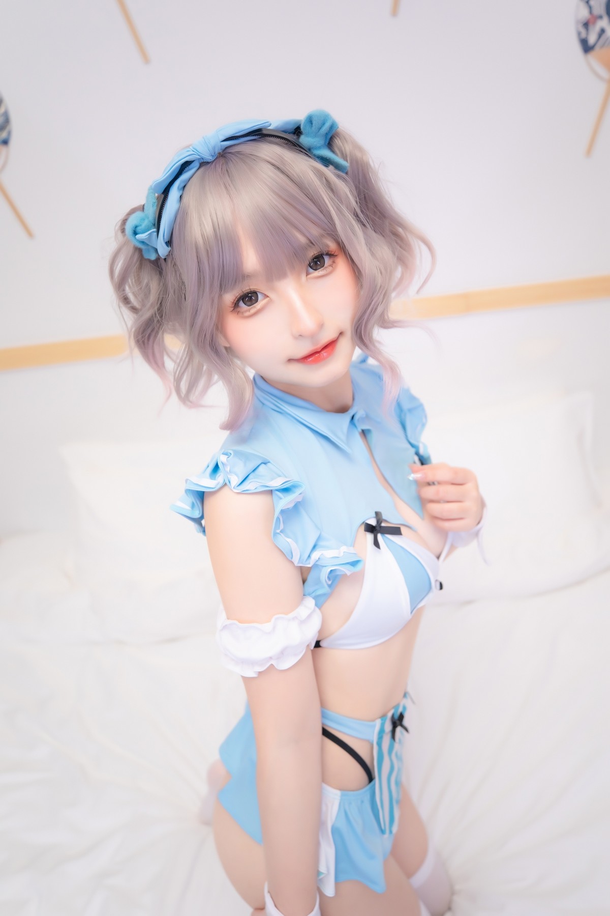 xgyw.top_萝莉美女神楽坂真冬蓝调女仆主题私房性感女仆装配白丝袜秀完美身材诱惑写真75P