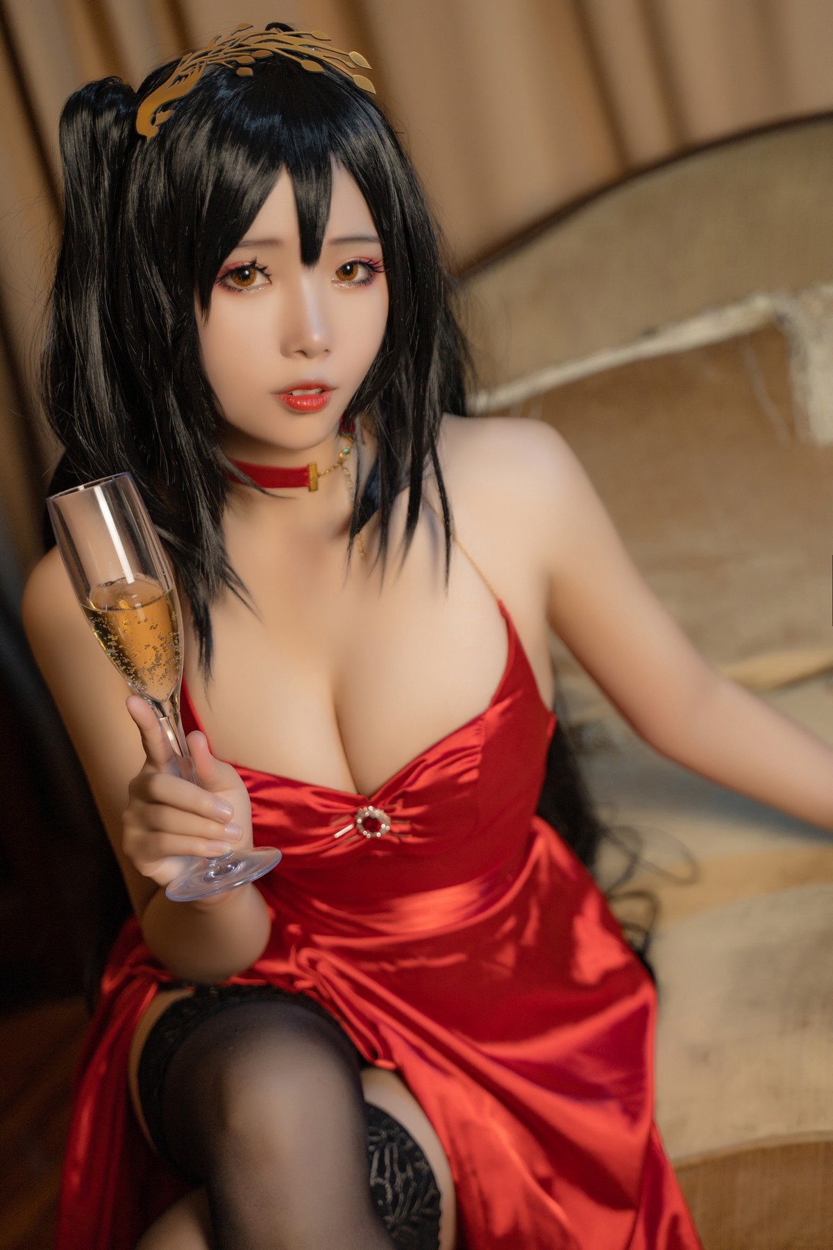 xgyw.top_网络美女墨玉-M大凤主题私房性感红色深V吊带裙配黑色蕾丝吊袜极致魅惑写真38P
