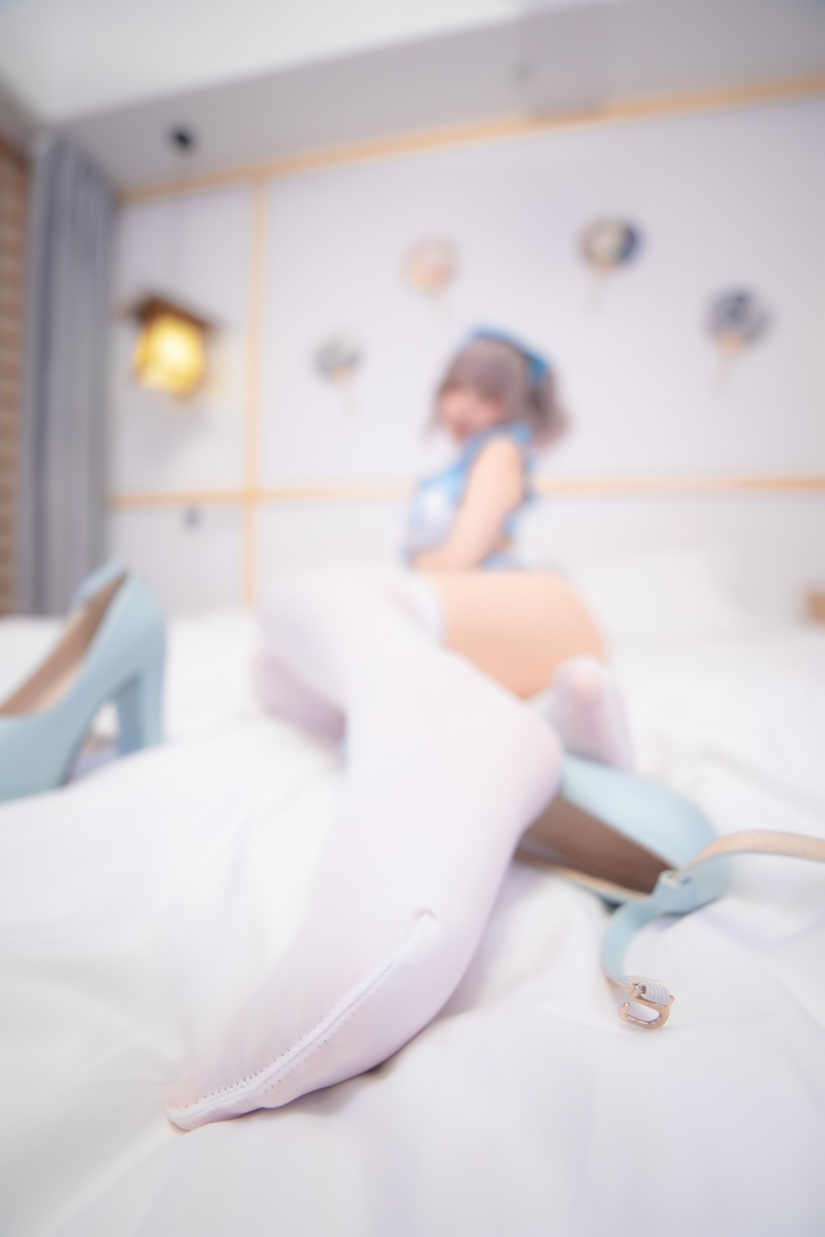 xgyw.top_萝莉美女神楽坂真冬蓝调女仆主题私房性感女仆装配白丝袜秀完美身材诱惑写真75P