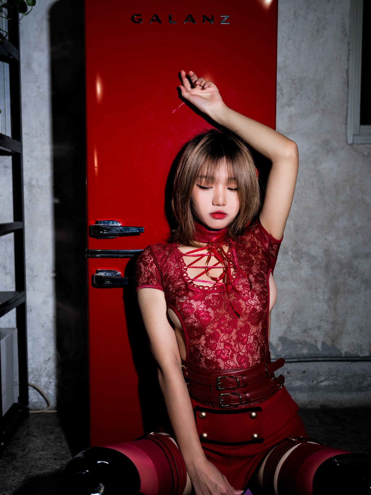 xgyw.top_Coser美女柒柒要乖哦红主题私房性感红色缕空上衣配红短裙秀完美身材诱惑写真58P