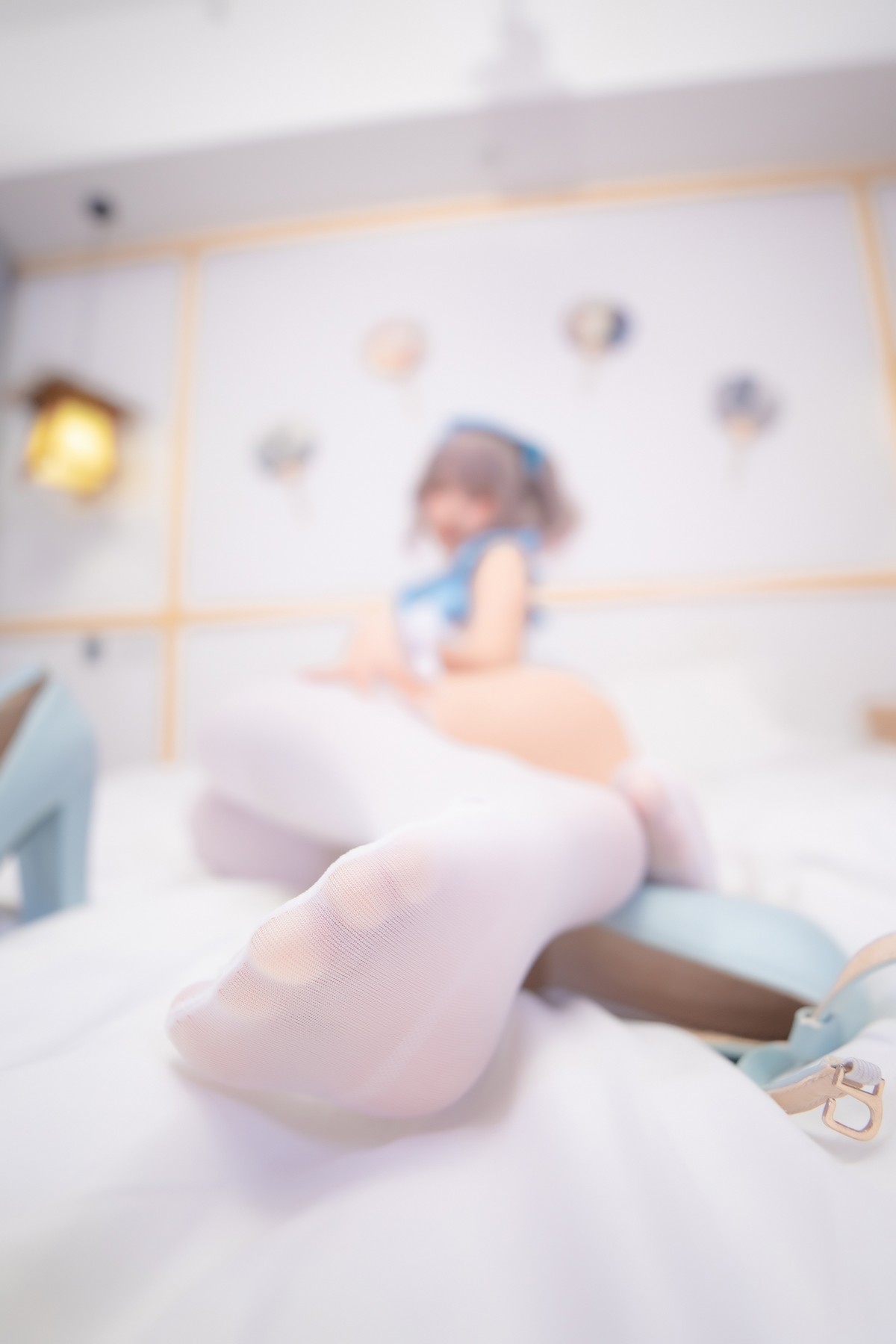 xgyw.top_萝莉美女神楽坂真冬蓝调女仆主题私房性感女仆装配白丝袜秀完美身材诱惑写真75P