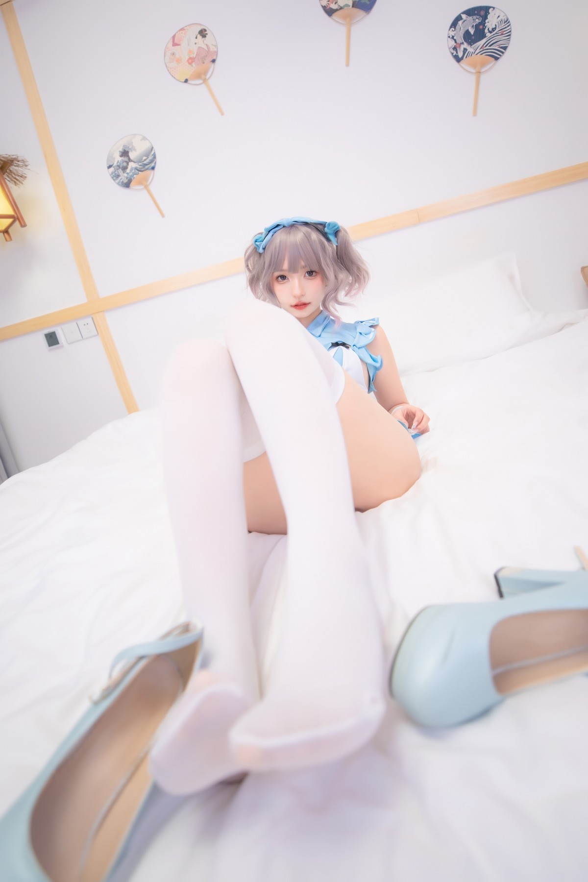 xgyw.top_萝莉美女神楽坂真冬蓝调女仆主题私房性感女仆装配白丝袜秀完美身材诱惑写真75P