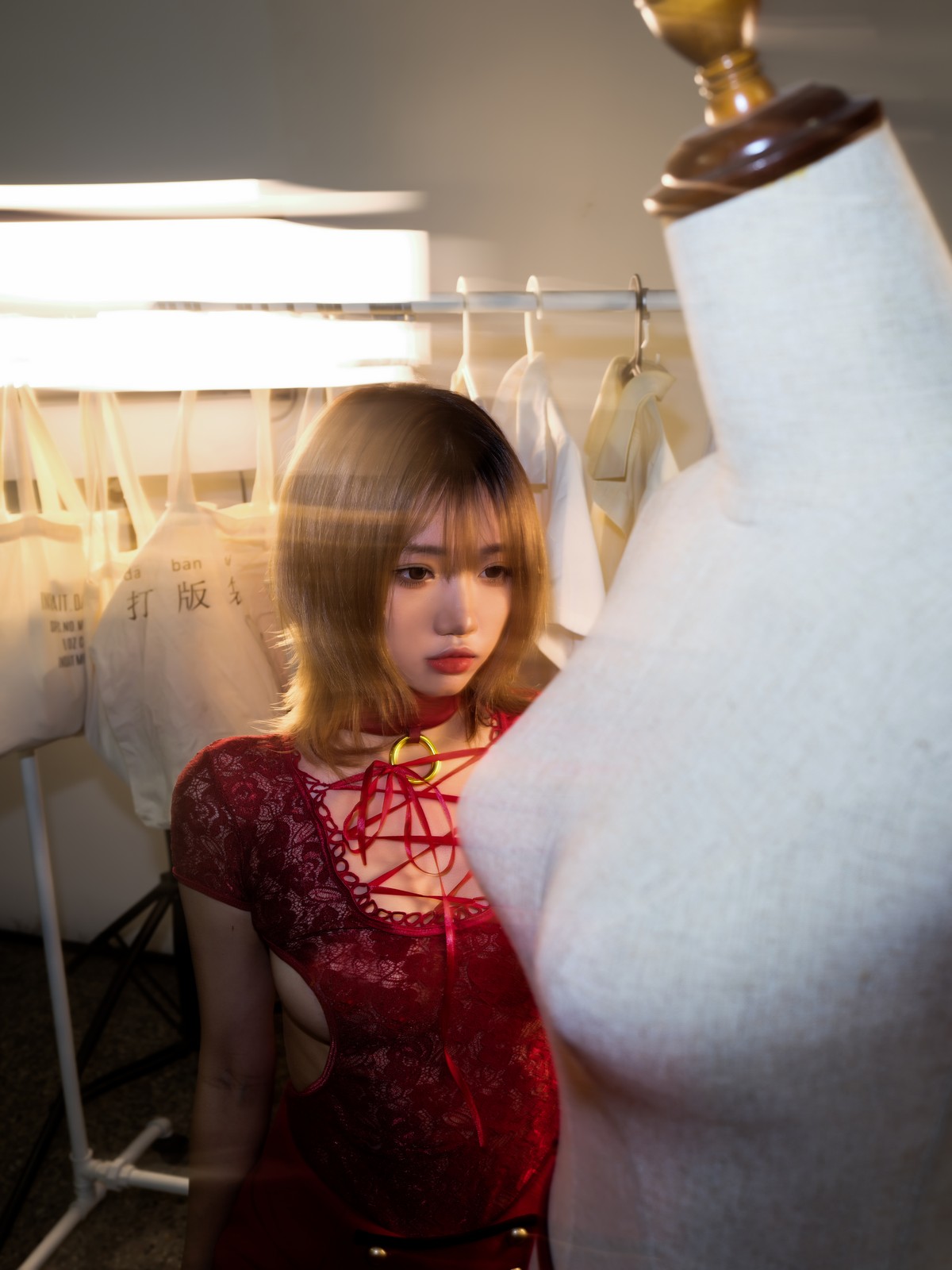 xgyw.top_Coser美女柒柒要乖哦红主题私房性感红色缕空上衣配红短裙秀完美身材诱惑写真58P