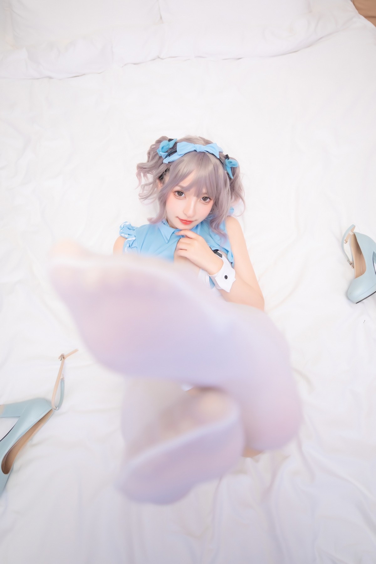 xgyw.top_萝莉美女神楽坂真冬蓝调女仆主题私房性感女仆装配白丝袜秀完美身材诱惑写真75P