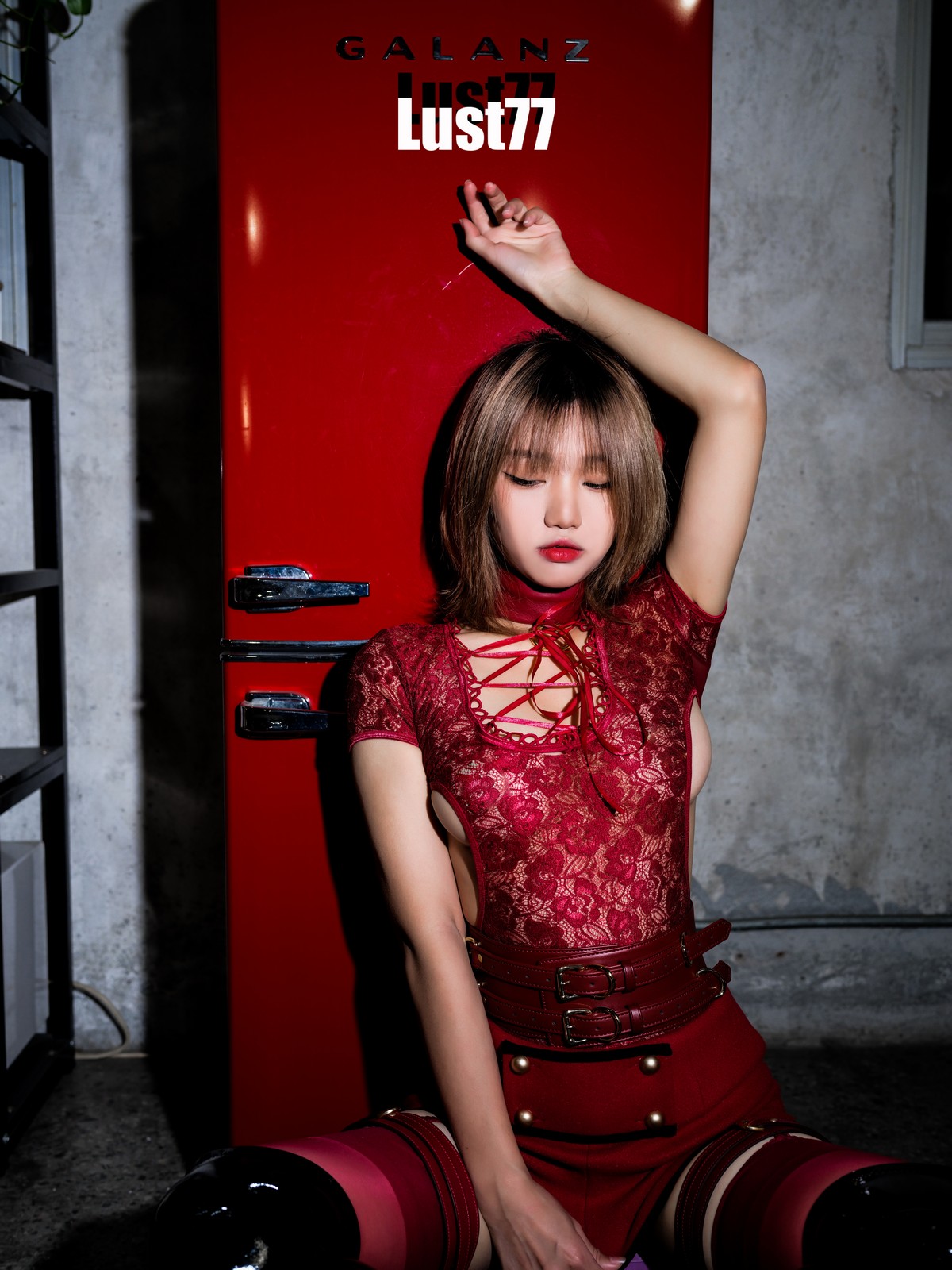 xgyw.top_Coser美女柒柒要乖哦红主题私房性感红色缕空上衣配红短裙秀完美身材诱惑写真58P