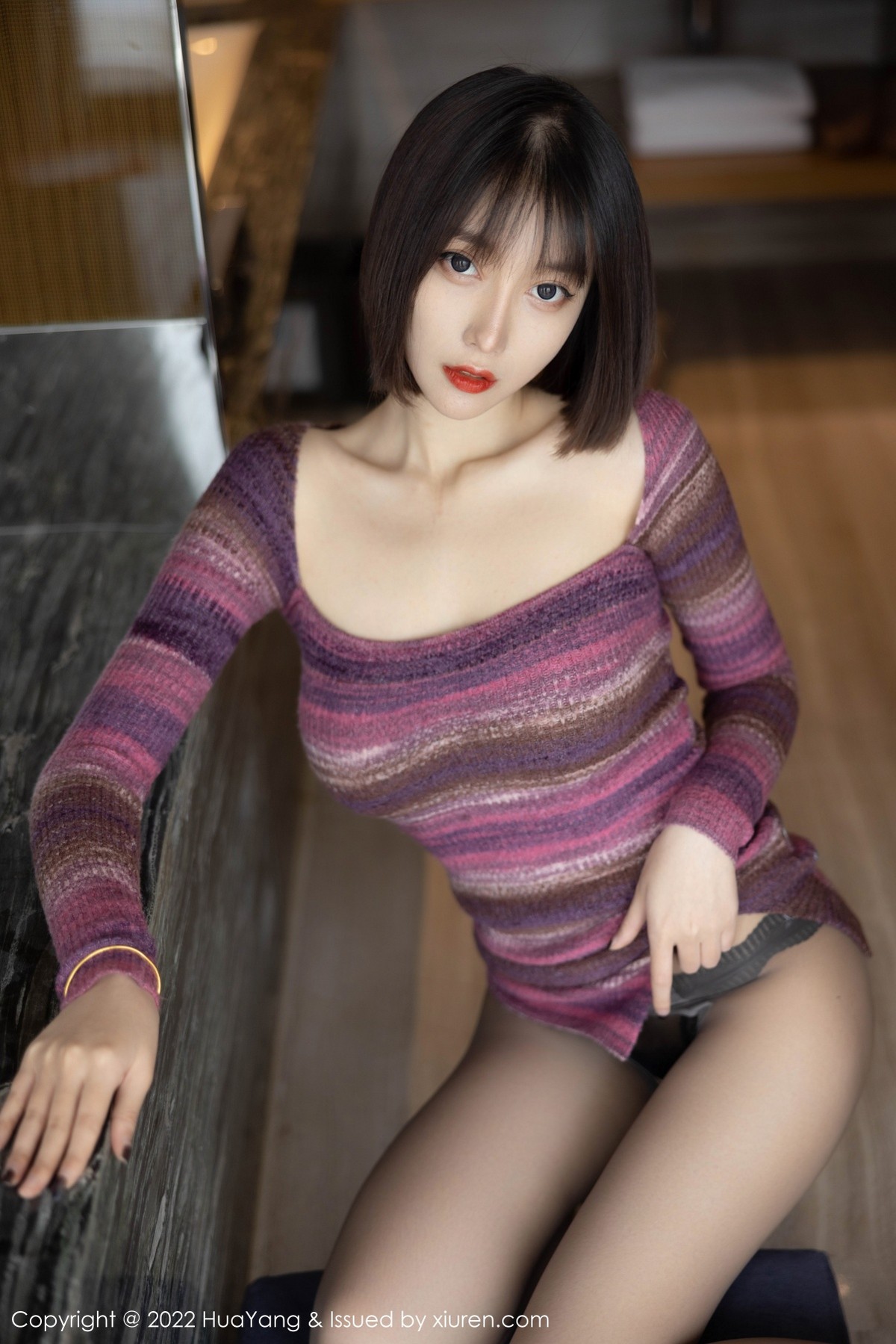 xgyw.top_[HuaYang花漾]Vol.487_丽质美人玥儿玥er条纹针织短裙配开档黑丝秀翘臀美腿诱惑写真41P