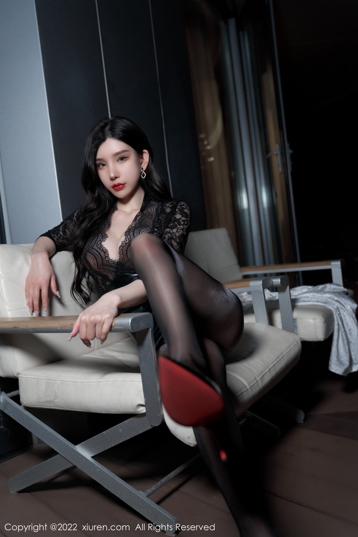 xgyw.top_XiuRen第4641期_女神周于希Sally三亚旅拍黑色轻透上衣配无内黑丝秀翘臀诱惑写真86P
