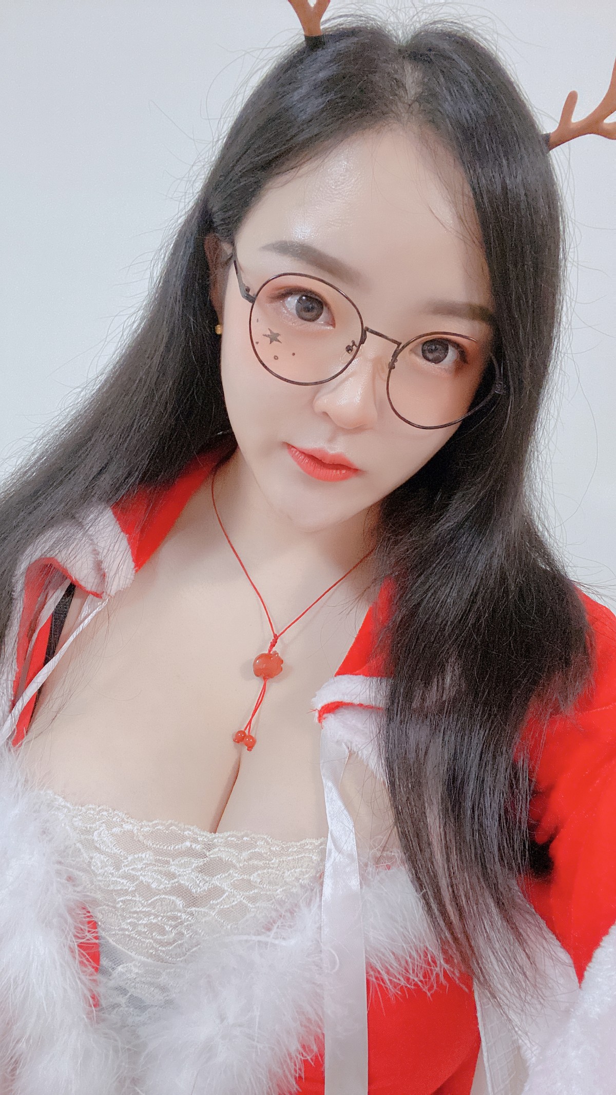 xgyw.top_斗鱼主播电锯甜心小雨福利美图主题私房性感低胸深V服饰秀傲人豪乳诱惑写真111P
