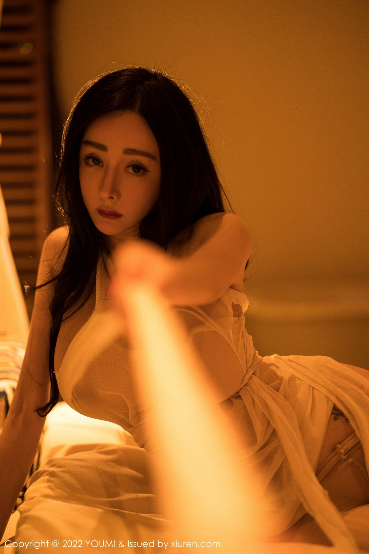 xgyw.top_[YouMi尤蜜荟]Vol.757_模特允爾私房性感轻透上衣配无内肉丝裤袜秀丰乳肥臀诱惑写真69P