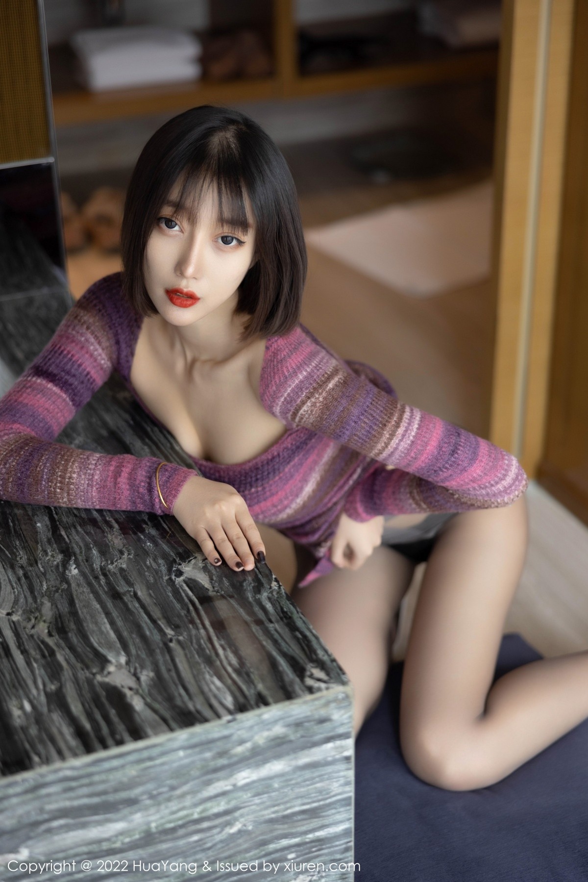 xgyw.top_[HuaYang花漾]Vol.487_丽质美人玥儿玥er条纹针织短裙配开档黑丝秀翘臀美腿诱惑写真41P