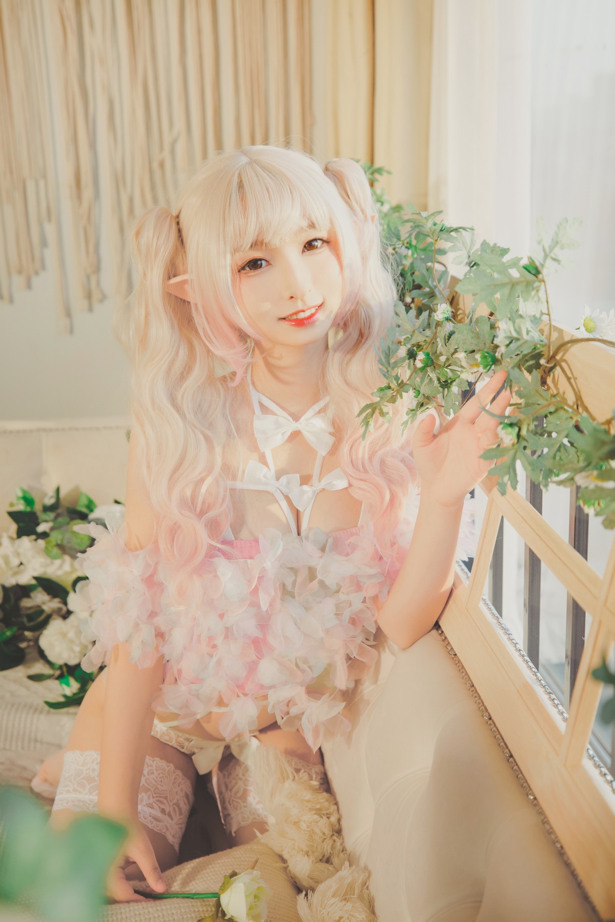 xgyw.top_萝莉美女神楽坂真冬温柔的永远主题私房性感白色缕空内裤配白色蕾丝袜诱惑写真150P