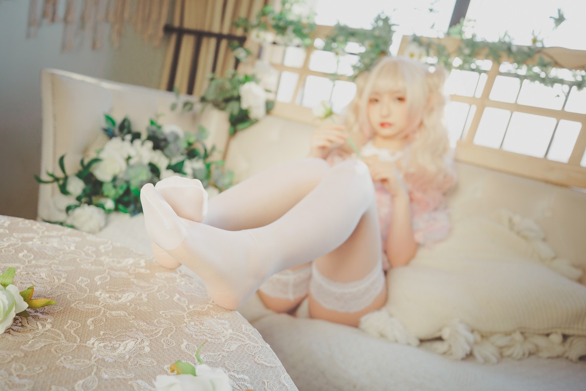 xgyw.top_萝莉美女神楽坂真冬温柔的永远主题私房性感白色缕空内裤配白色蕾丝袜诱惑写真150P