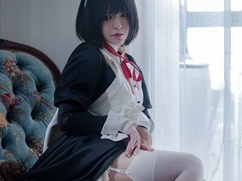 网络青春美女半半子黑白女佣装主题私人半撩女佣装露白丝吊袜秀蜜桃臀美腿骚扰写真60P