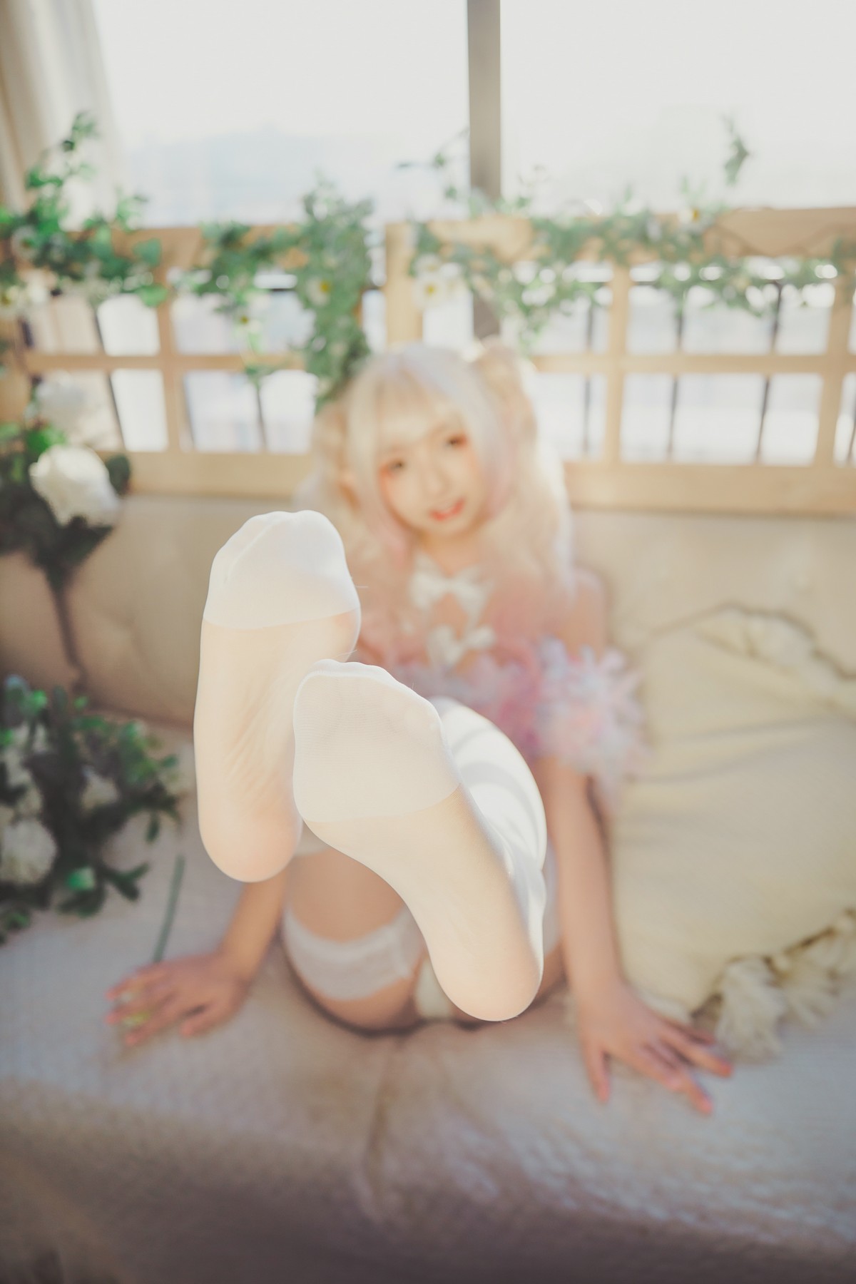 xgyw.top_萝莉美女神楽坂真冬温柔的永远主题私房性感白色缕空内裤配白色蕾丝袜诱惑写真150P