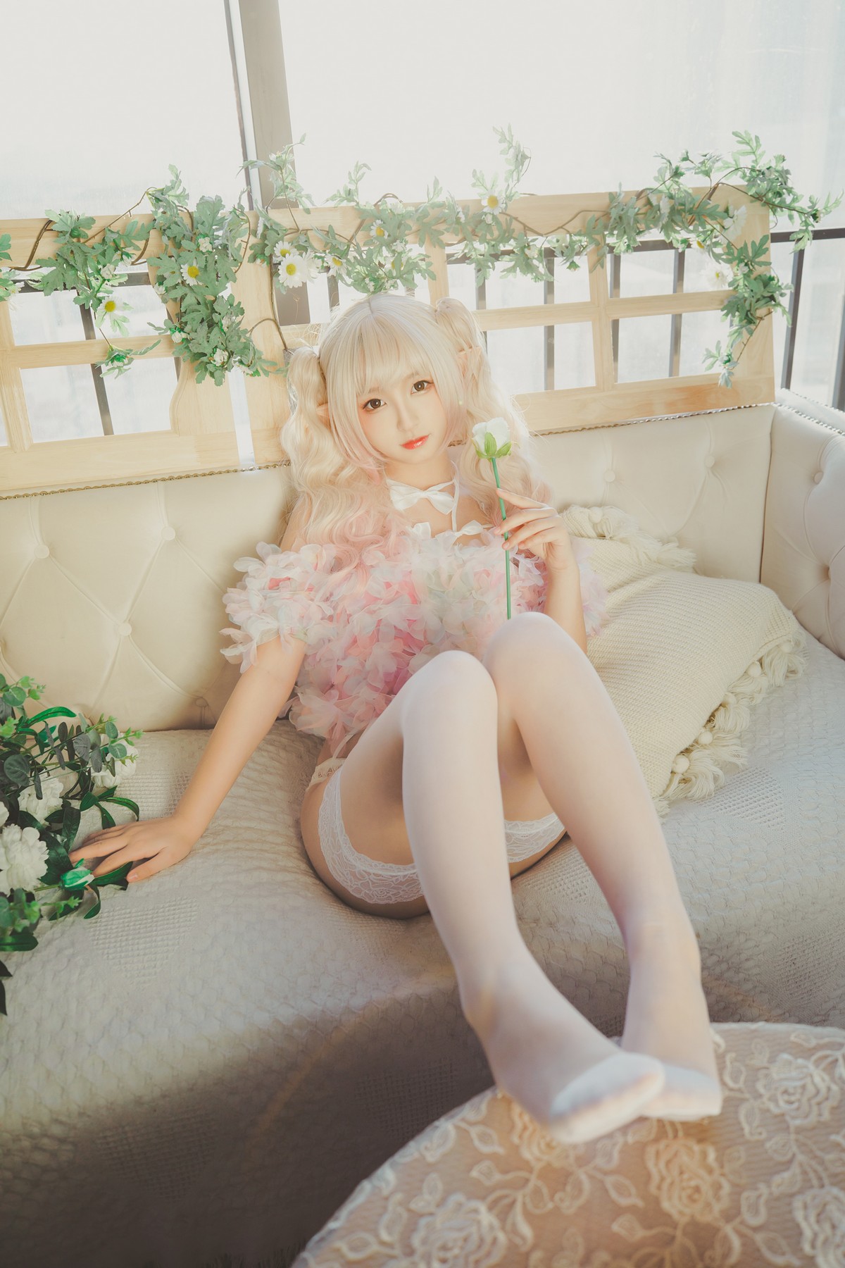 xgyw.top_萝莉美女神楽坂真冬温柔的永远主题私房性感白色缕空内裤配白色蕾丝袜诱惑写真150P