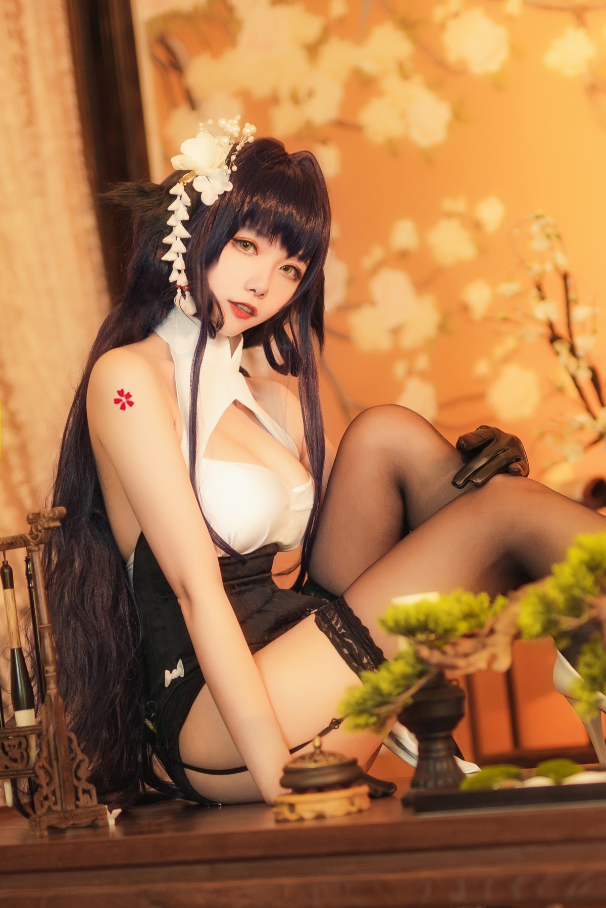 xgyw.top_微博妹子Momoko葵葵吾妻主题性感开胸服饰配蕾丝吊袜秀完美身材诱惑写真31P