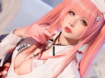 微博小小妹妹Momoko葵葵英仙座主题私人性感白色开胸服饰配白丝袜秀豪乳骚扰写真35P