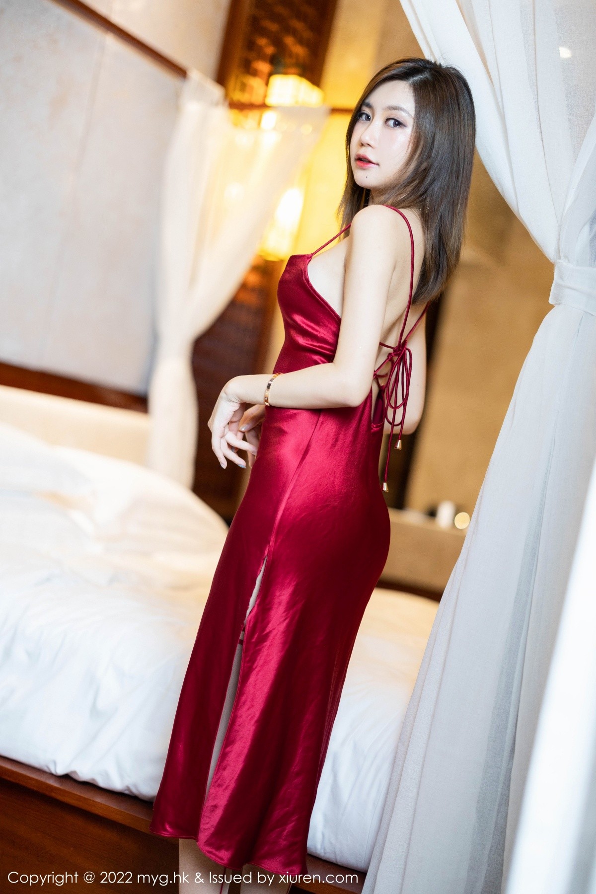 xgyw.top_[MyGirl美媛馆]Vol.630_女神绮里嘉ula珠三角旅拍性感红色吊裙配原色丝袜迷人诱惑写真59P